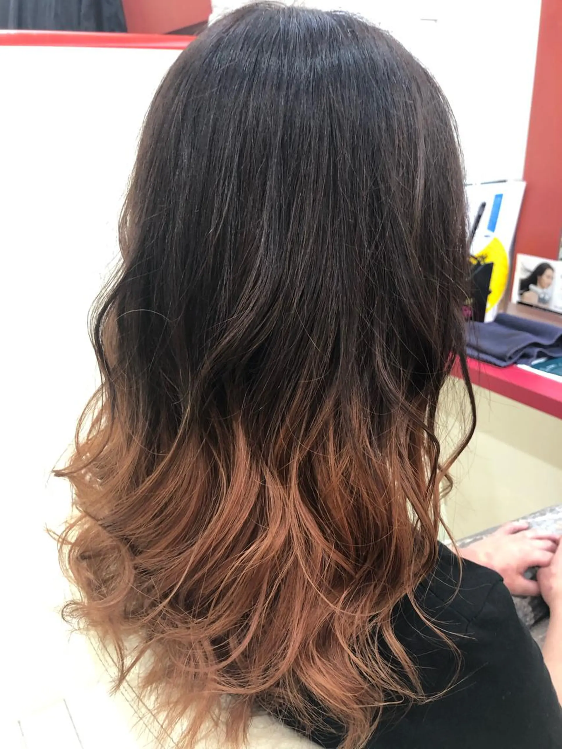 セミロング カラー グラデーションカラー オレンジ まさき✂︎ブリーチ／ デザインカラーのヘアスタイル