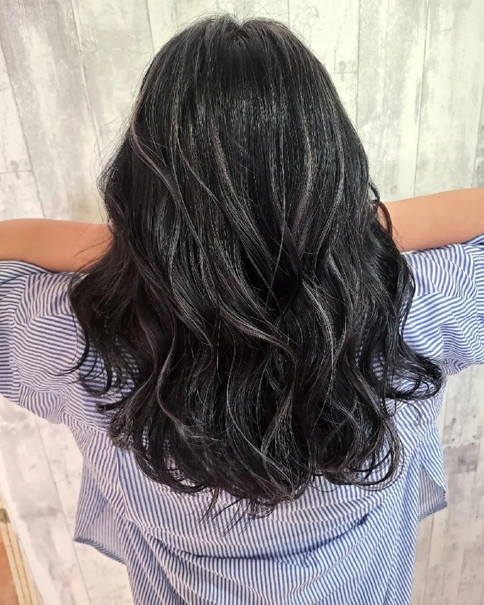 セミロング カラー アッシュ アッシュグレー ブリーチ ハイライトカラー ハイライト カット ヘアカラー トリートメント バレイヤージュ/ ハイライト/大内格のヘアスタイル