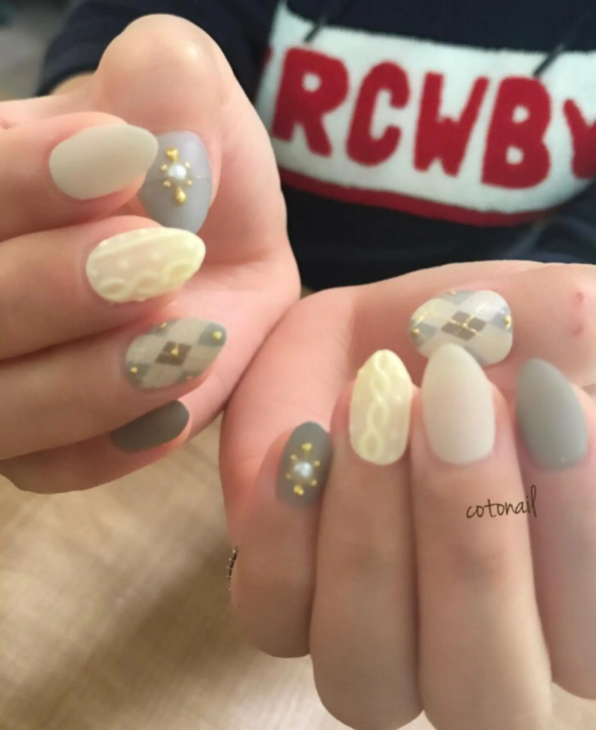 ミディアム ネイル ツメトマツゲ .のネイルデザイン