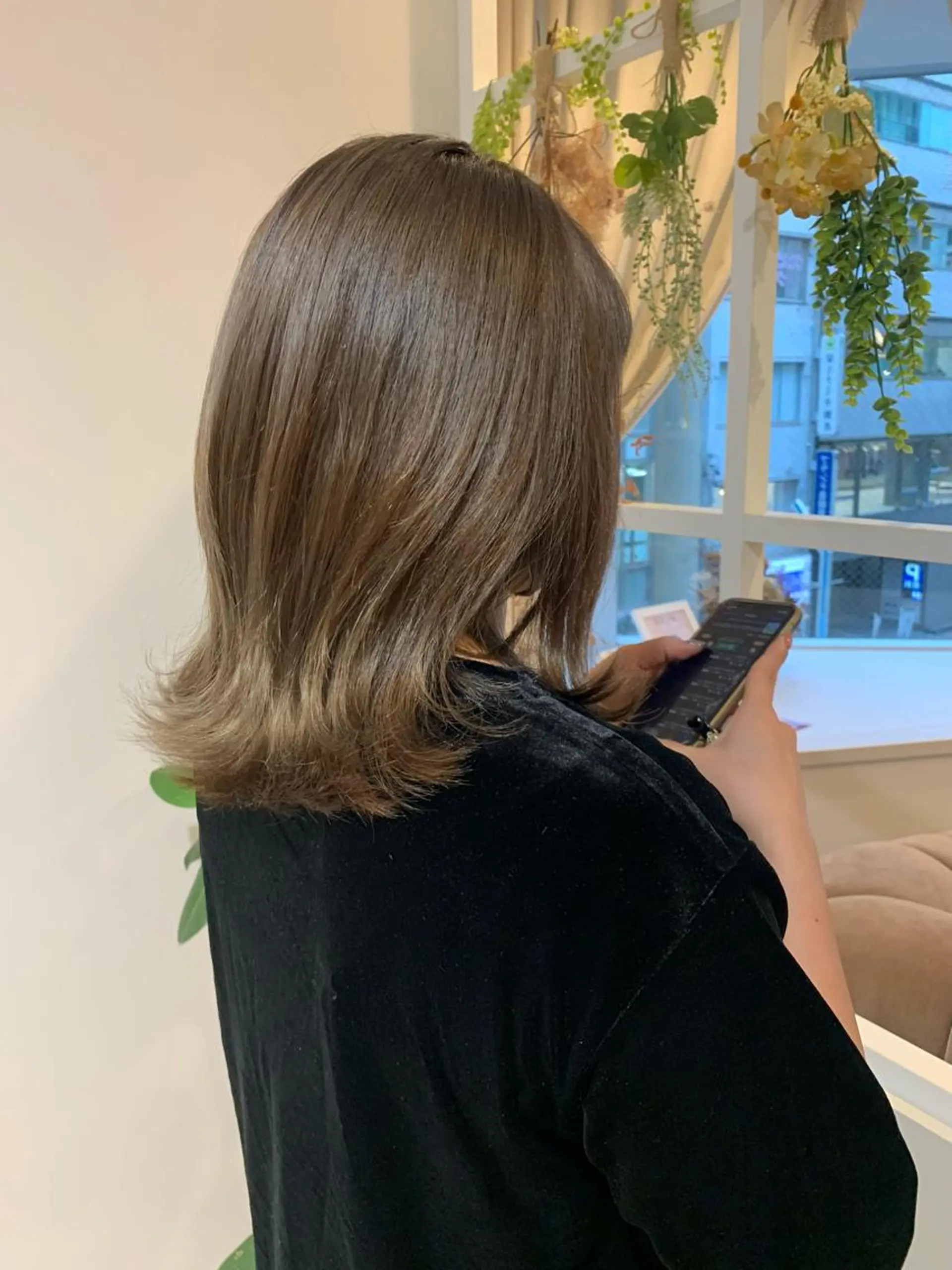 ミディアム カラー 🪞Unge チヒロ 女性限定のヘアスタイル