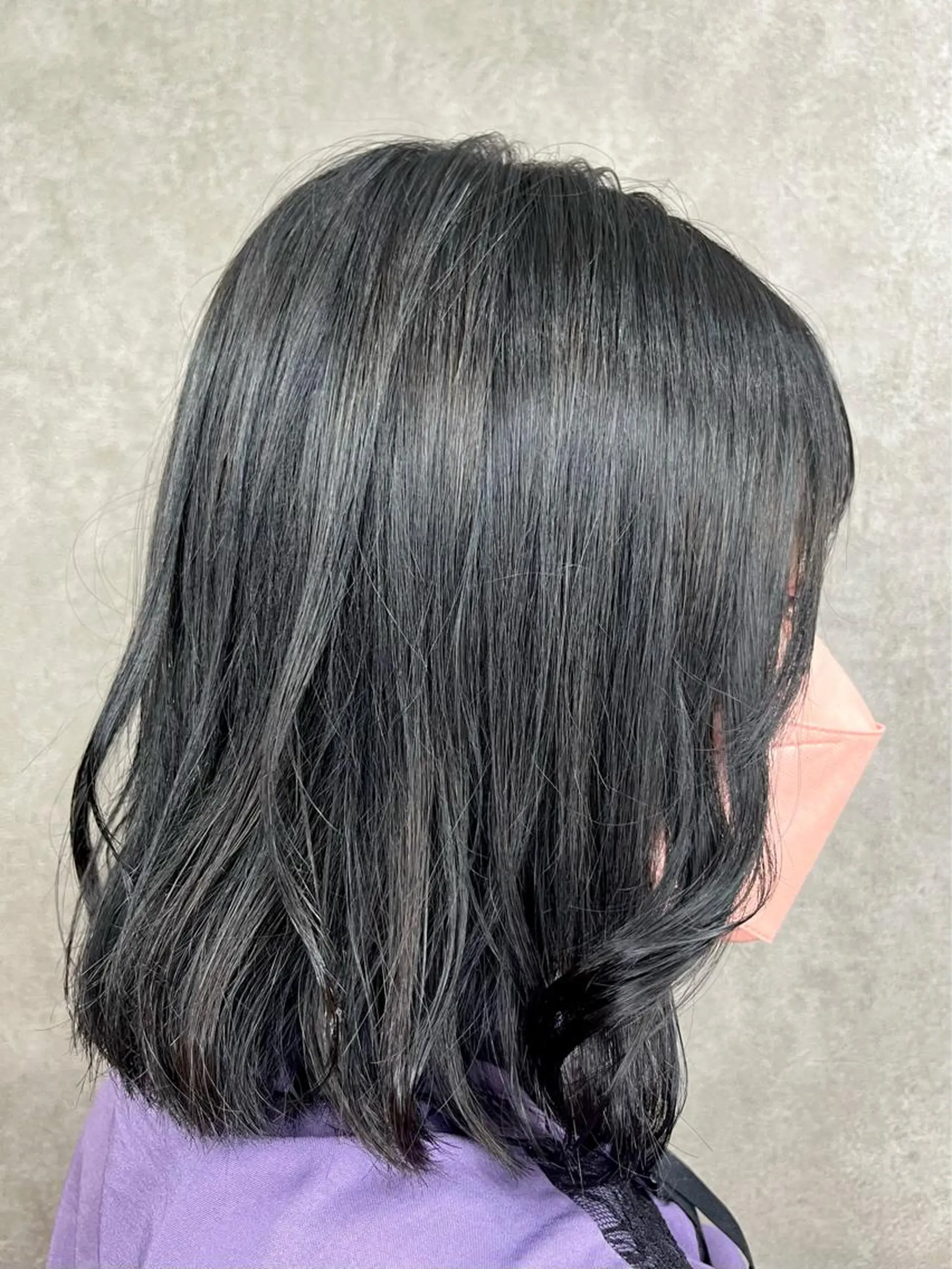 セミロング カラー アッシュ ブルーカラー ブルーアッシュ 山口 詩織のヘアスタイル