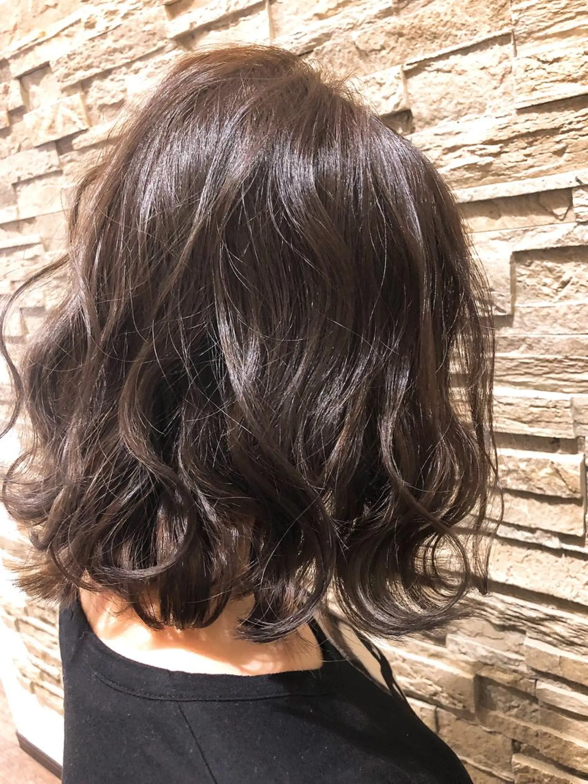 ミディアム カラー パーマ ヘアアレンジ アッシュ イルミナカラー 立川 allu｜細谷 ションのヘアスタイル