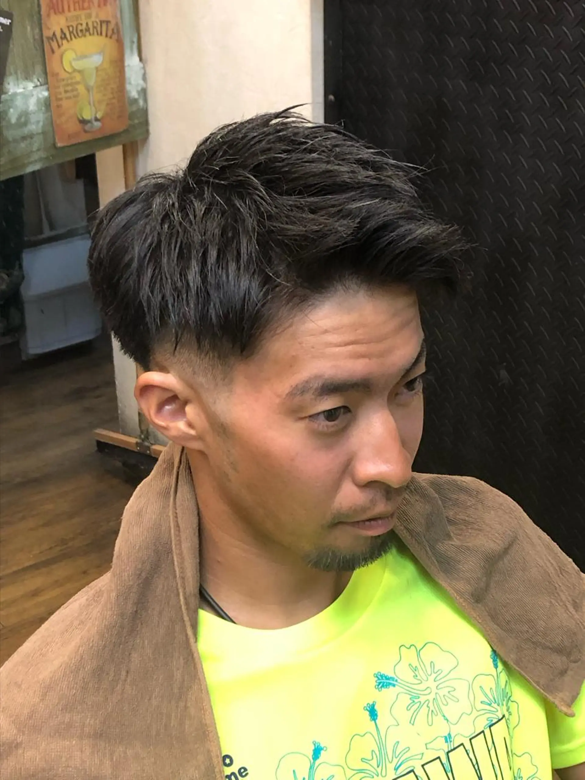 ショート メンズ アップバング フェードカット スキンフェード ツーブロック ナイルプラス ヨウのヘアスタイル