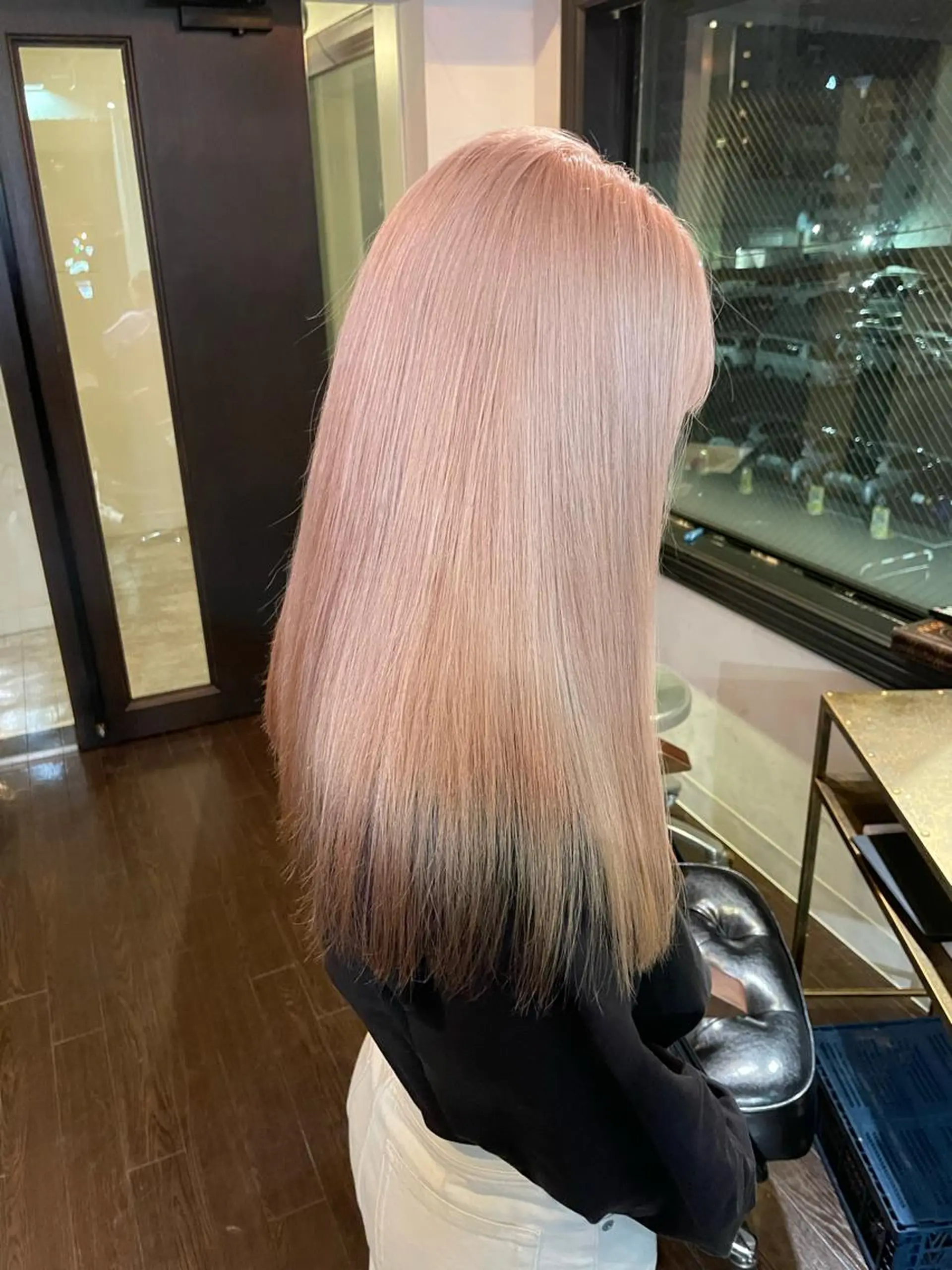 ロング カラー アッシュ バレイヤージュ ベージュカラー ブリーチ グラデーションカラー ヘアカラー トリートメント Carpe Diem所属・安田和洋 ブリーチカラー特化のヘアスタイル