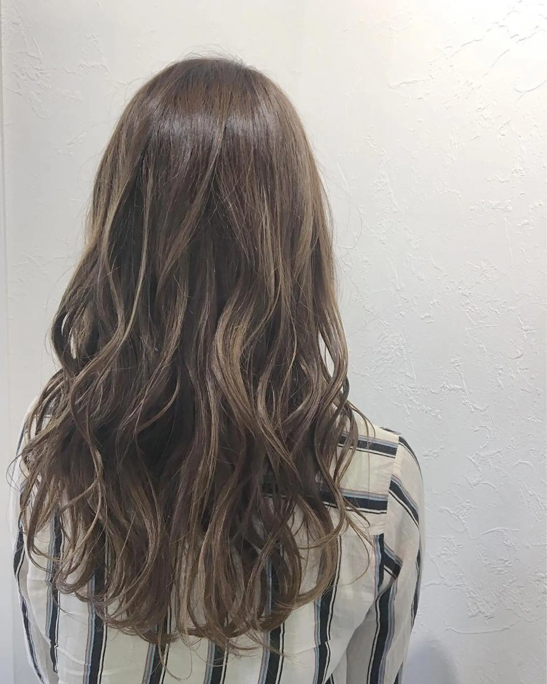 ロング カラー ハイライトカラー 外国人風カラー ハイライト カット パーマ トリートメント ヘアセット Aujua ソムリエ 勝又舞夏のヘアスタイル