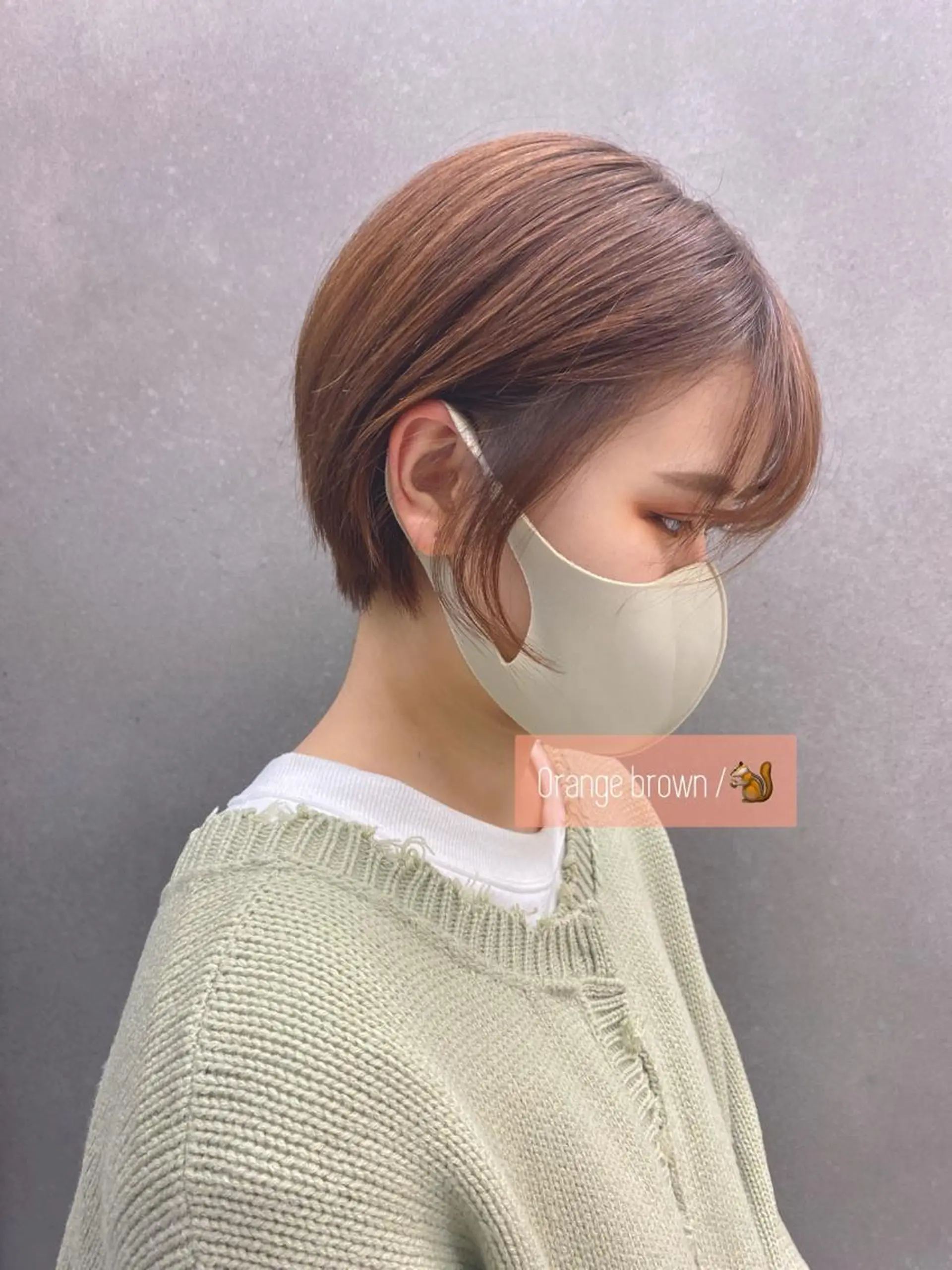 ショート カラー 韓国🇰🇷レイヤー カットオリーブカラーのヘアスタイル