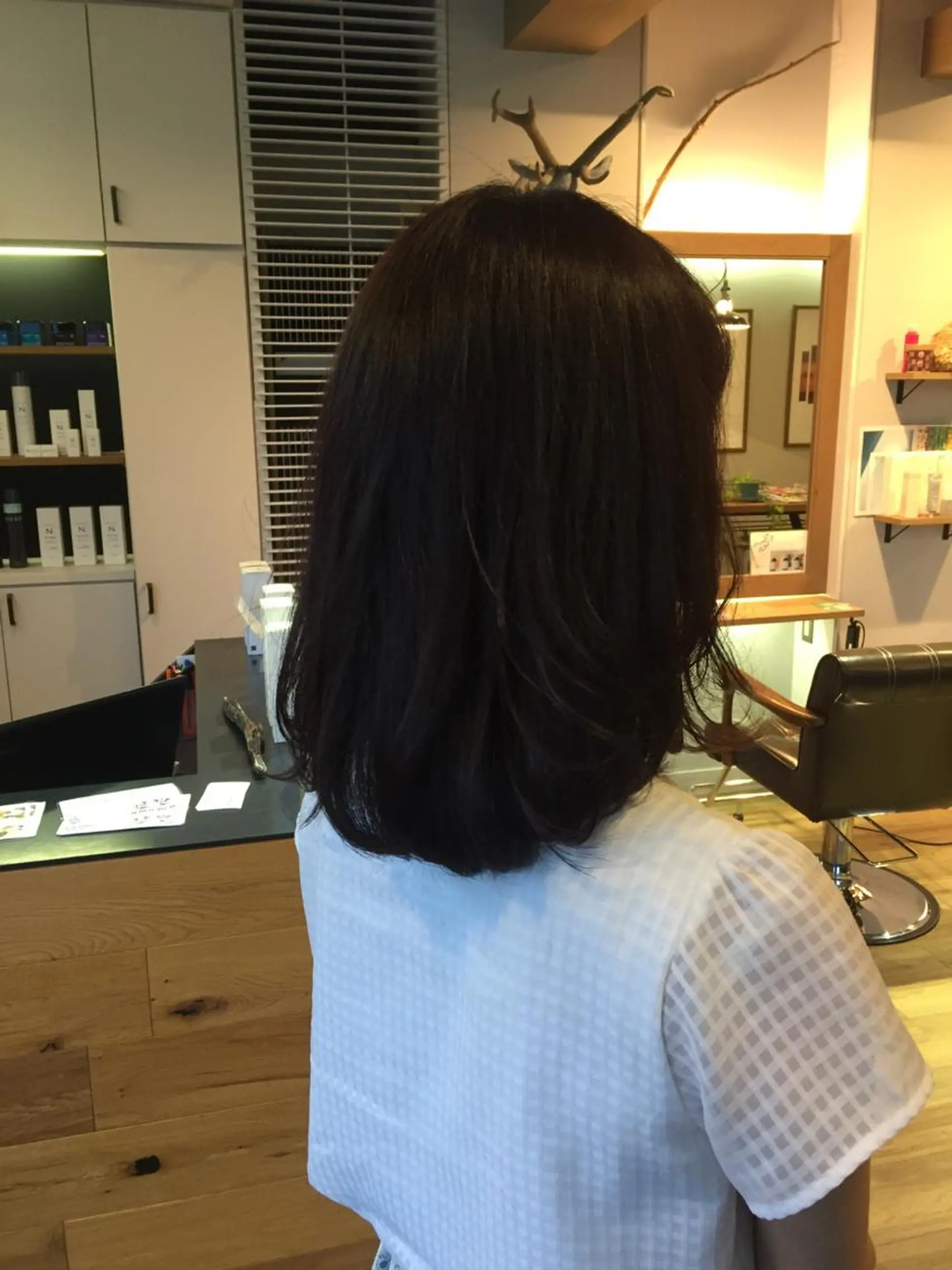 セミロング カラー ツキダテ ユイのヘアスタイル