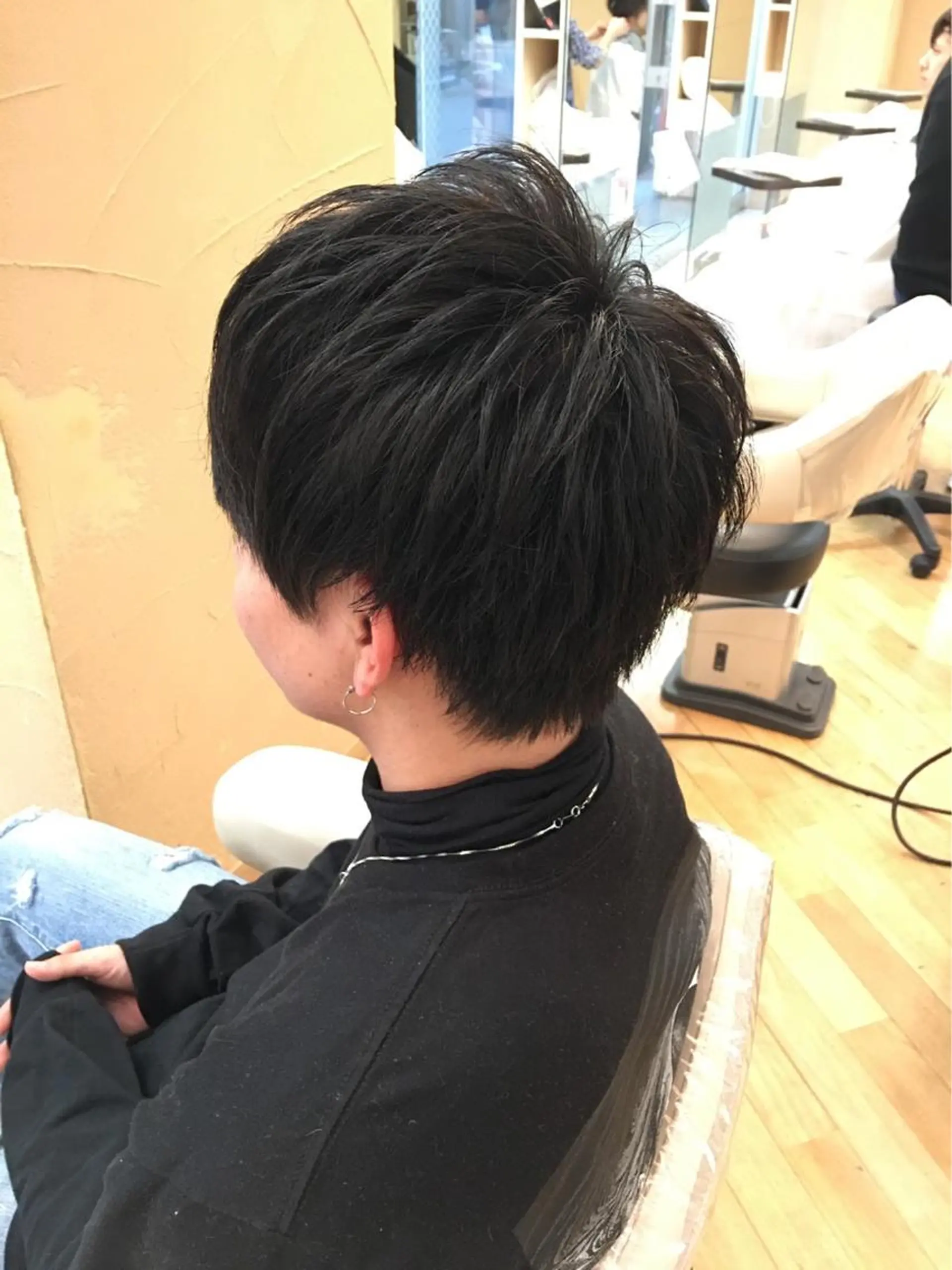 メンズ 渡部凌我 小顔ウルフ ハイトーンカラーのヘアスタイル