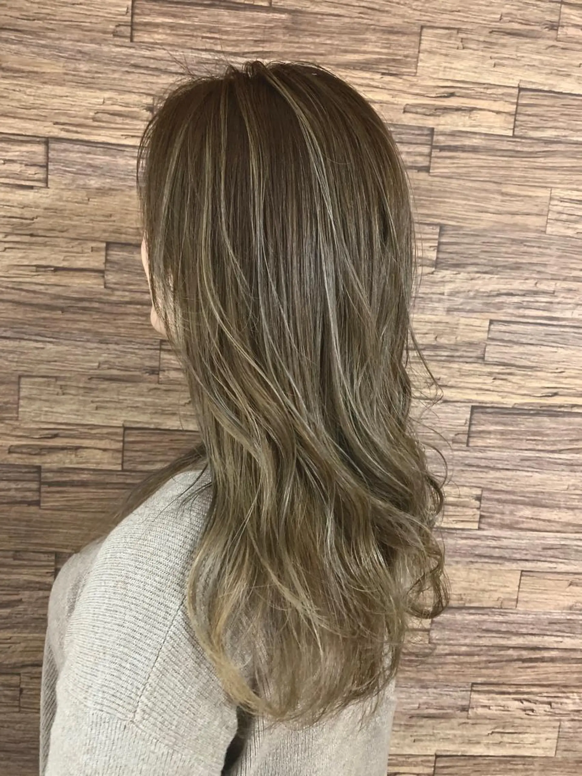 ロング 有坂 里恵のヘアスタイル