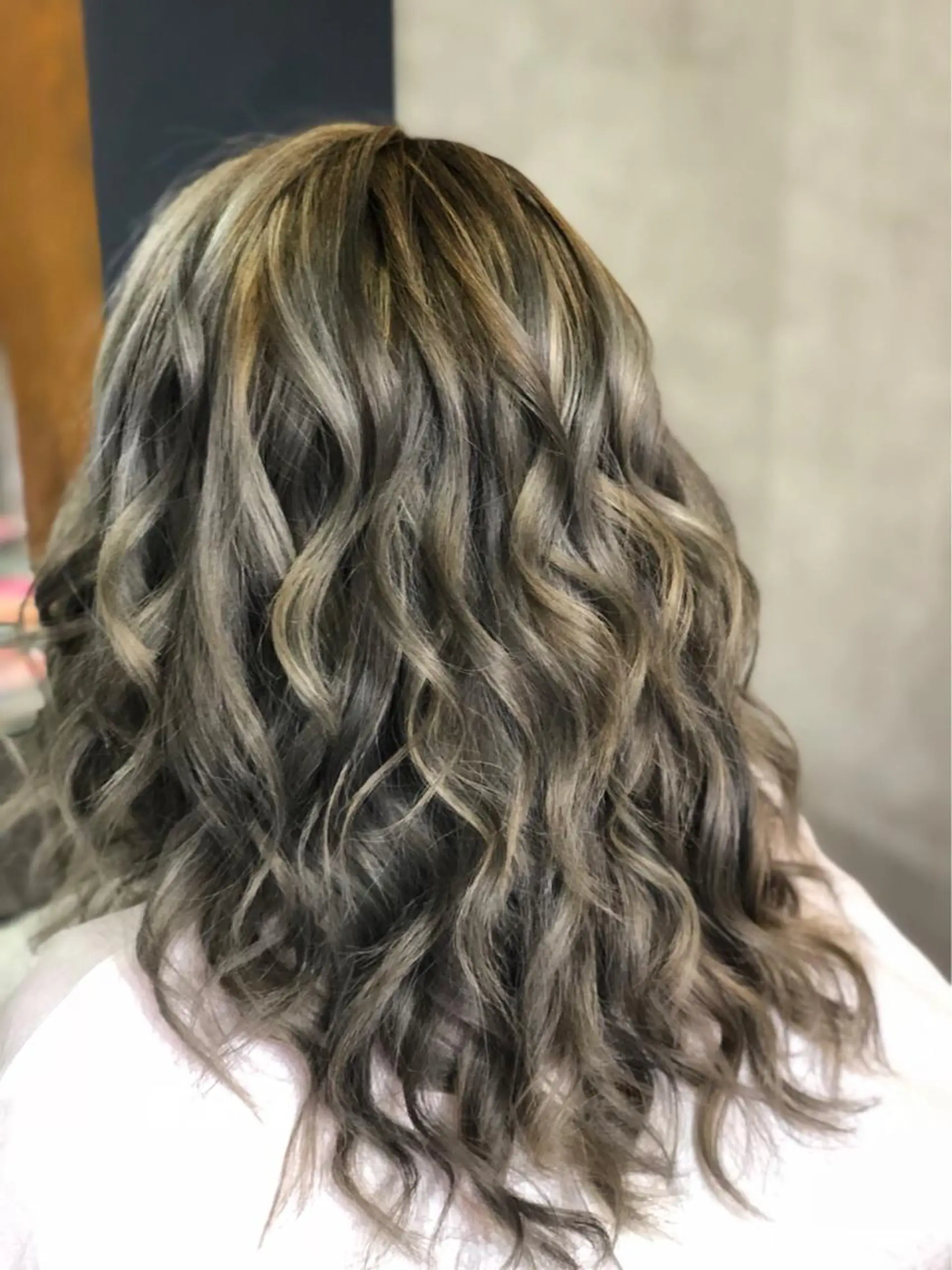 セミロング ヘアカラー トリートメント BuzZ所属・西村 雄二/エクステのヘアスタイル