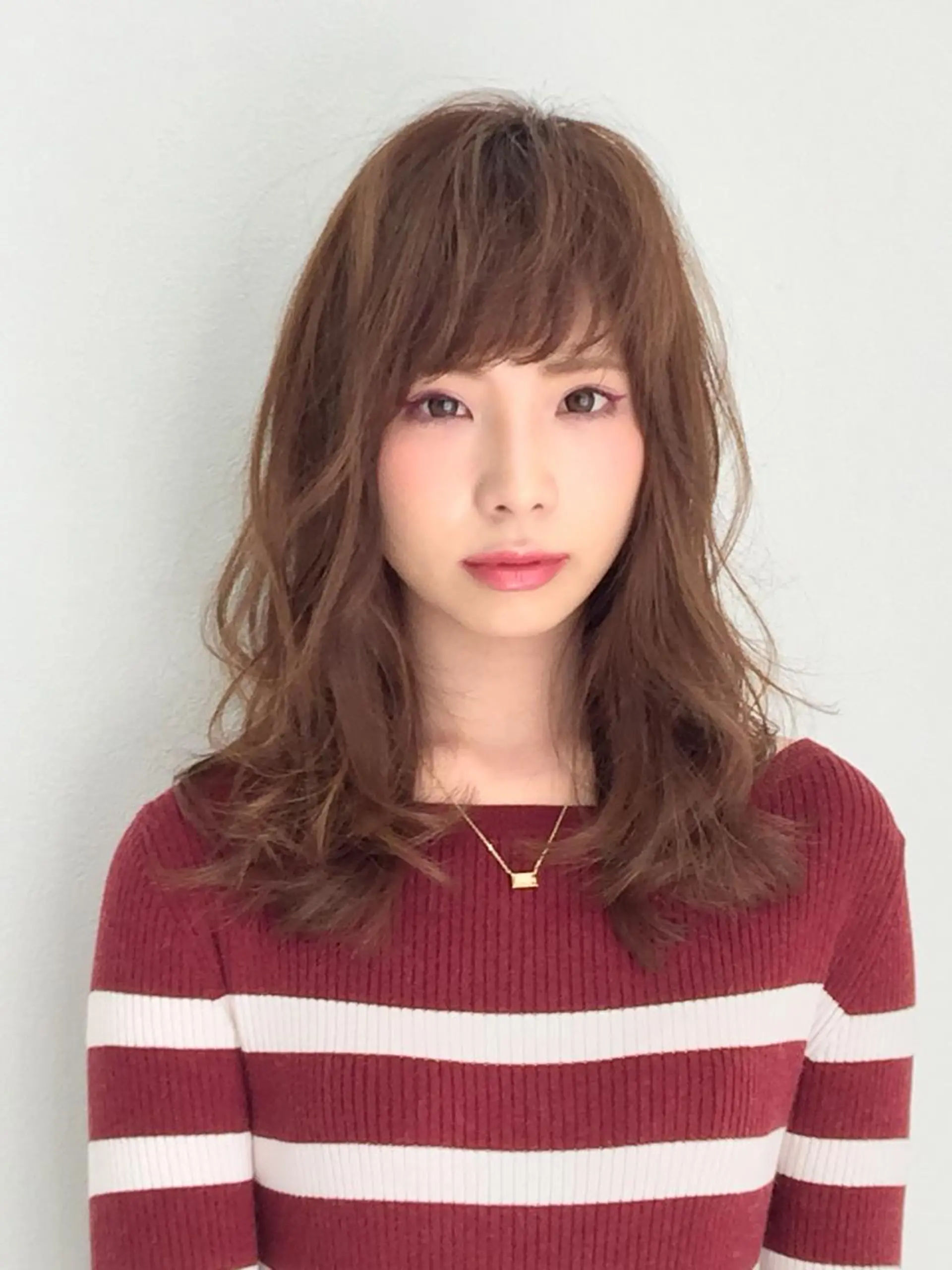 セミロング カラー パーマ ヘアアレンジ アッシュ アッシュグレー カット ヘアカラー トリートメント 山北 咲子のヘアスタイル