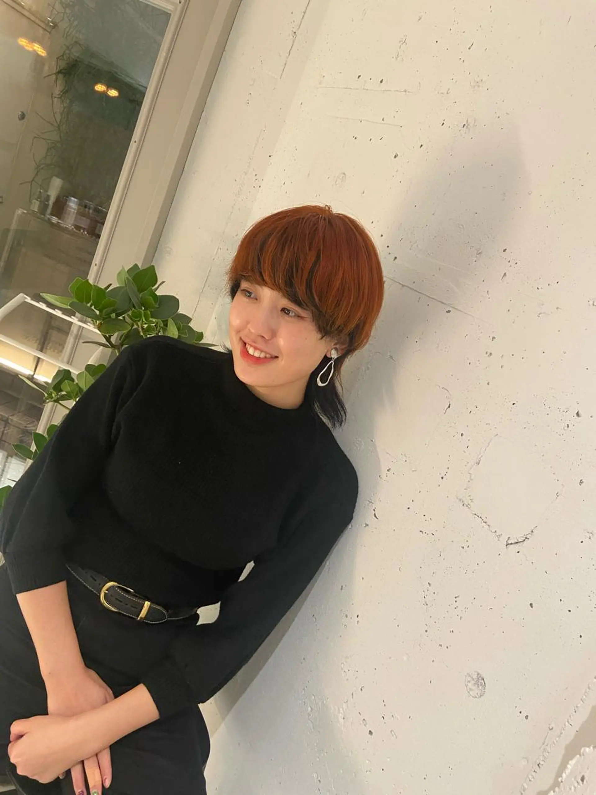 ショート カラー ハイトーンカラー インナーカラー オレンジ ウルフカット カジュアルを女っぽく 𝗮𝘆𝗮𝗰𝗼のヘアスタイル