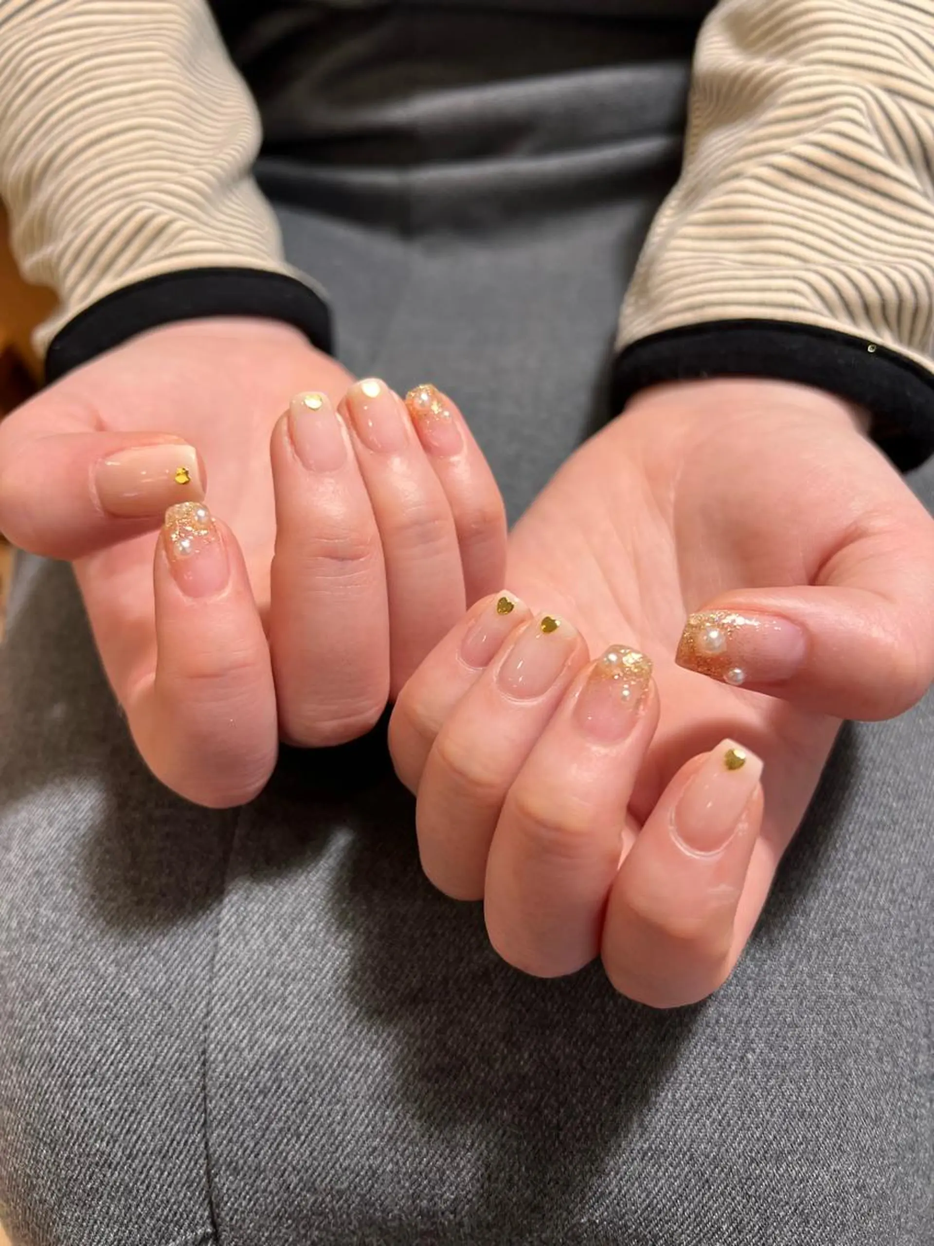 ミディアム 𝐞𝐚𝐜𝐡 nanami🩰のネイルデザイン