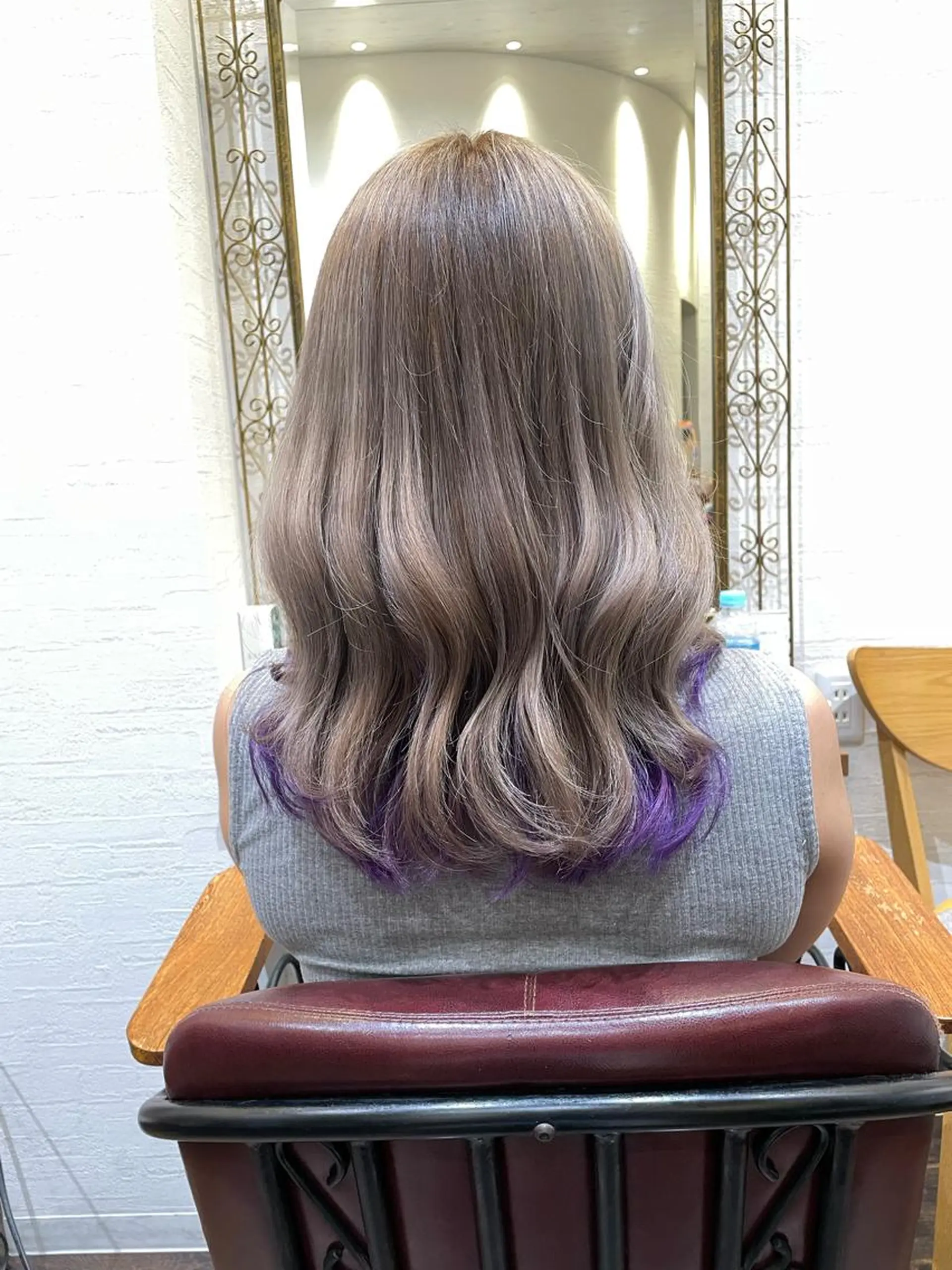 セミロング カラー グレージュ インナーカラー ミルクティーグレージュ 皆巳 達郎のヘアスタイル