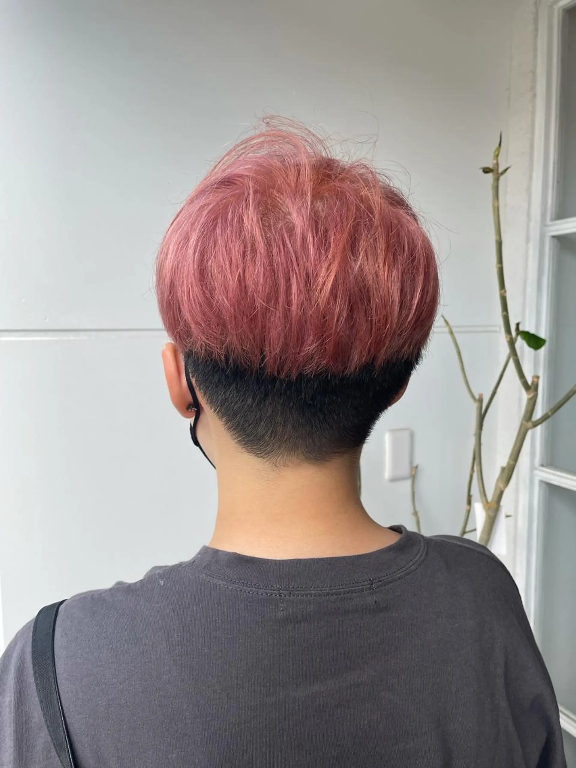 ショート カラー ヘアアレンジ ブリーチ ハイトーンカラー ピンクカラー ショートヘア ヘアカラー たかいわ みきのヘアスタイル