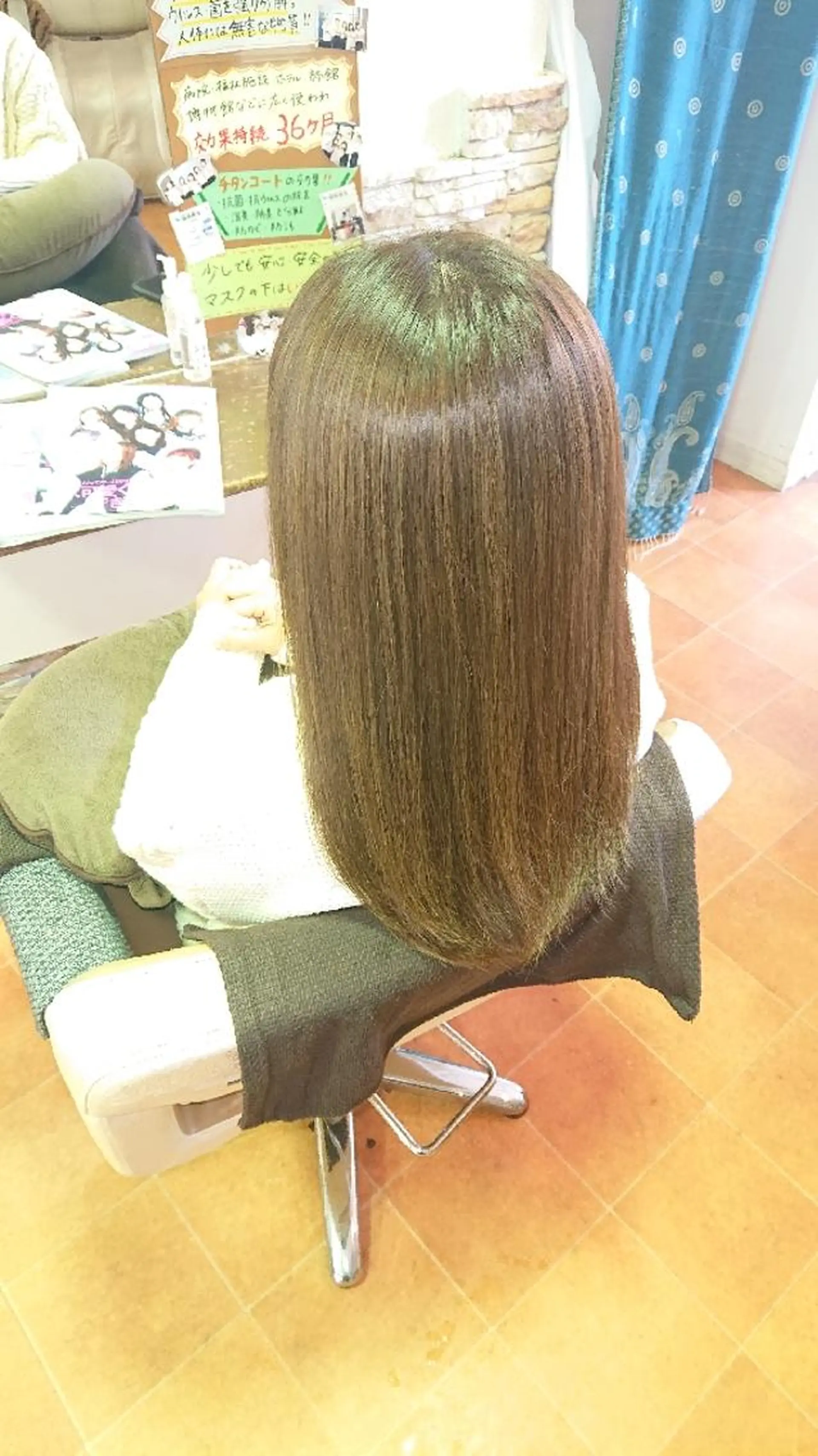 セミロング カラー アッシュ ベージュカラー 山口 彩海のヘアスタイル