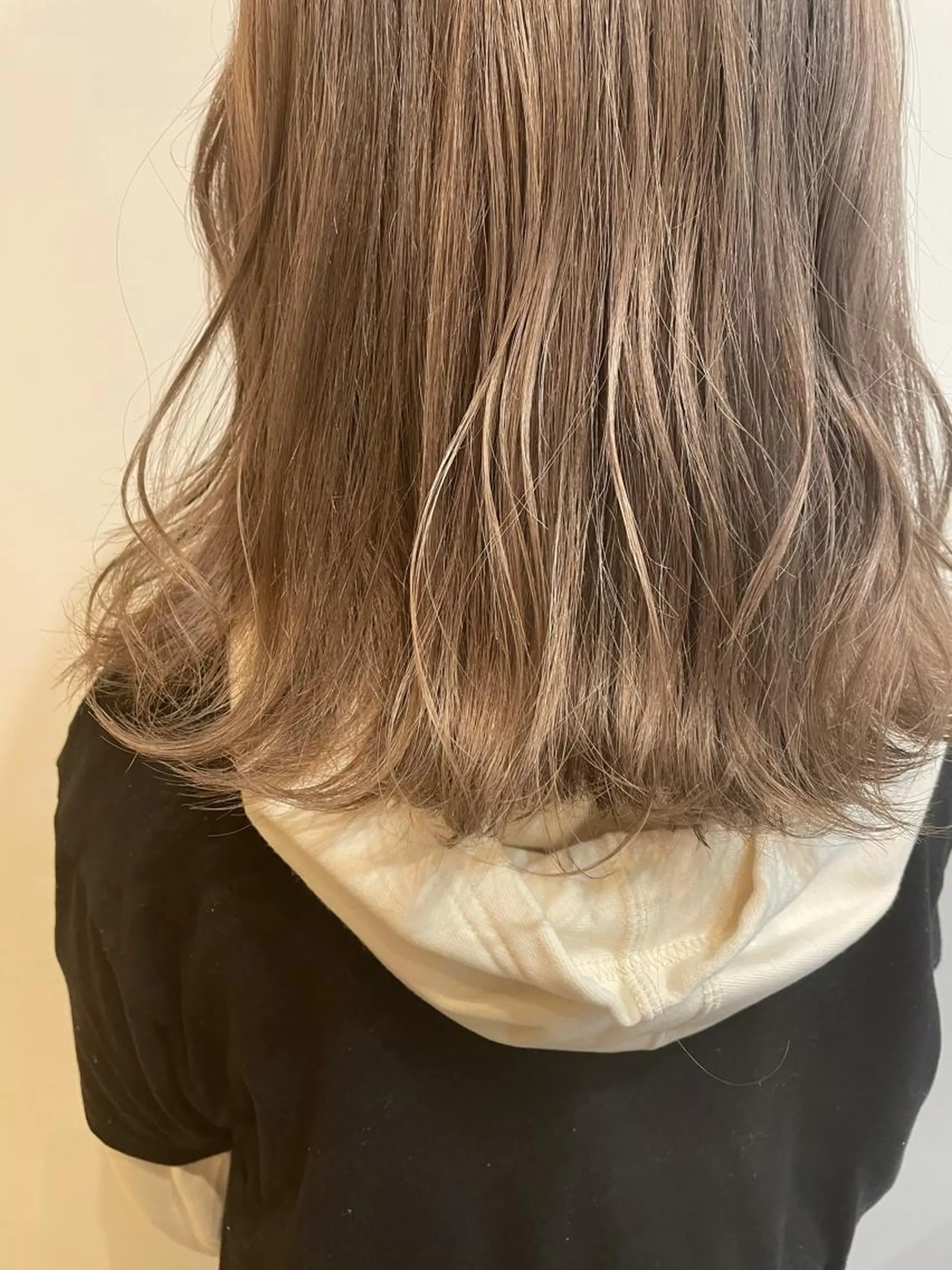 ミディアム カラー ブリーチ グレージュ ミルクティーグレージュ ヘアカラー トリートメント 中目黒🌼 🌼ハナのヘアスタイル