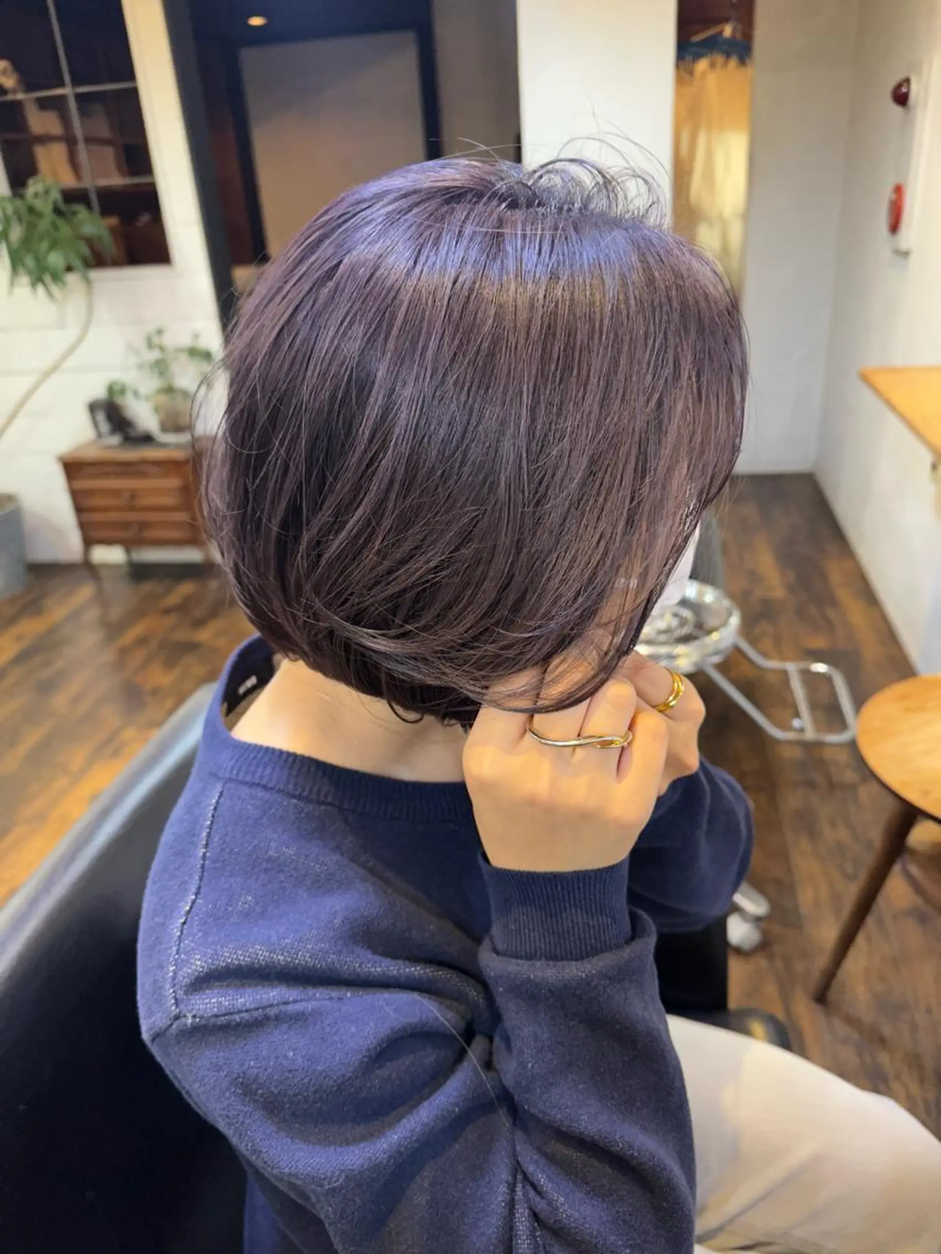 ショート カラー ラベンダーカラー Babylone 飯尾 香音のヘアスタイル