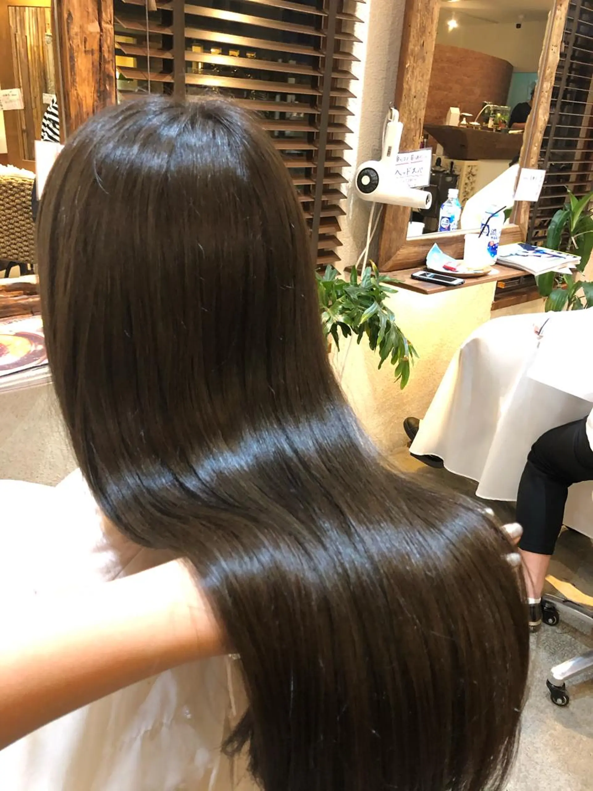 カラー kana .オリーブ /ナチュラルヘアのヘアスタイル