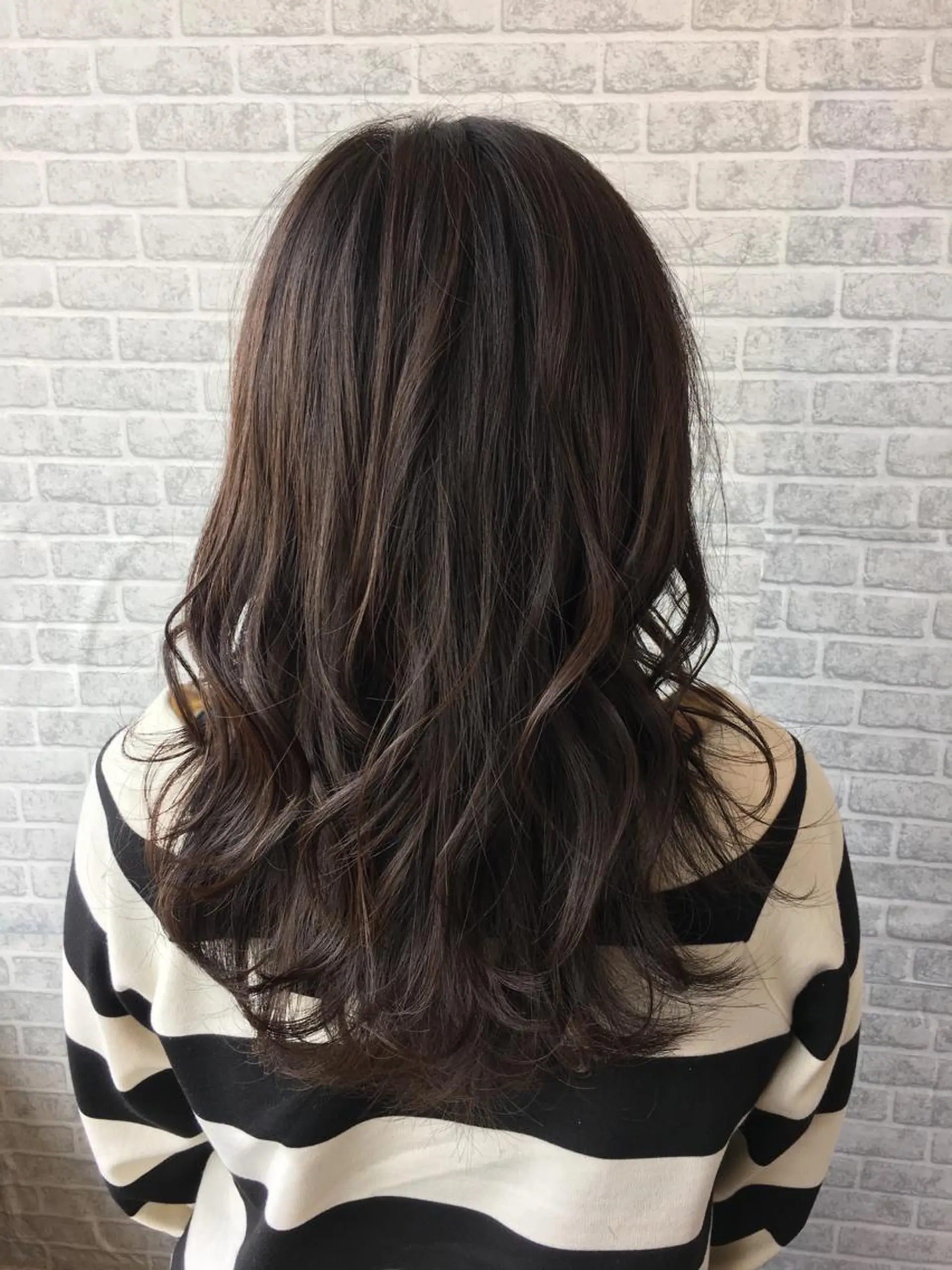 ミディアム カット ヘアカラー トリートメント 足立 磨咲のヘアスタイル