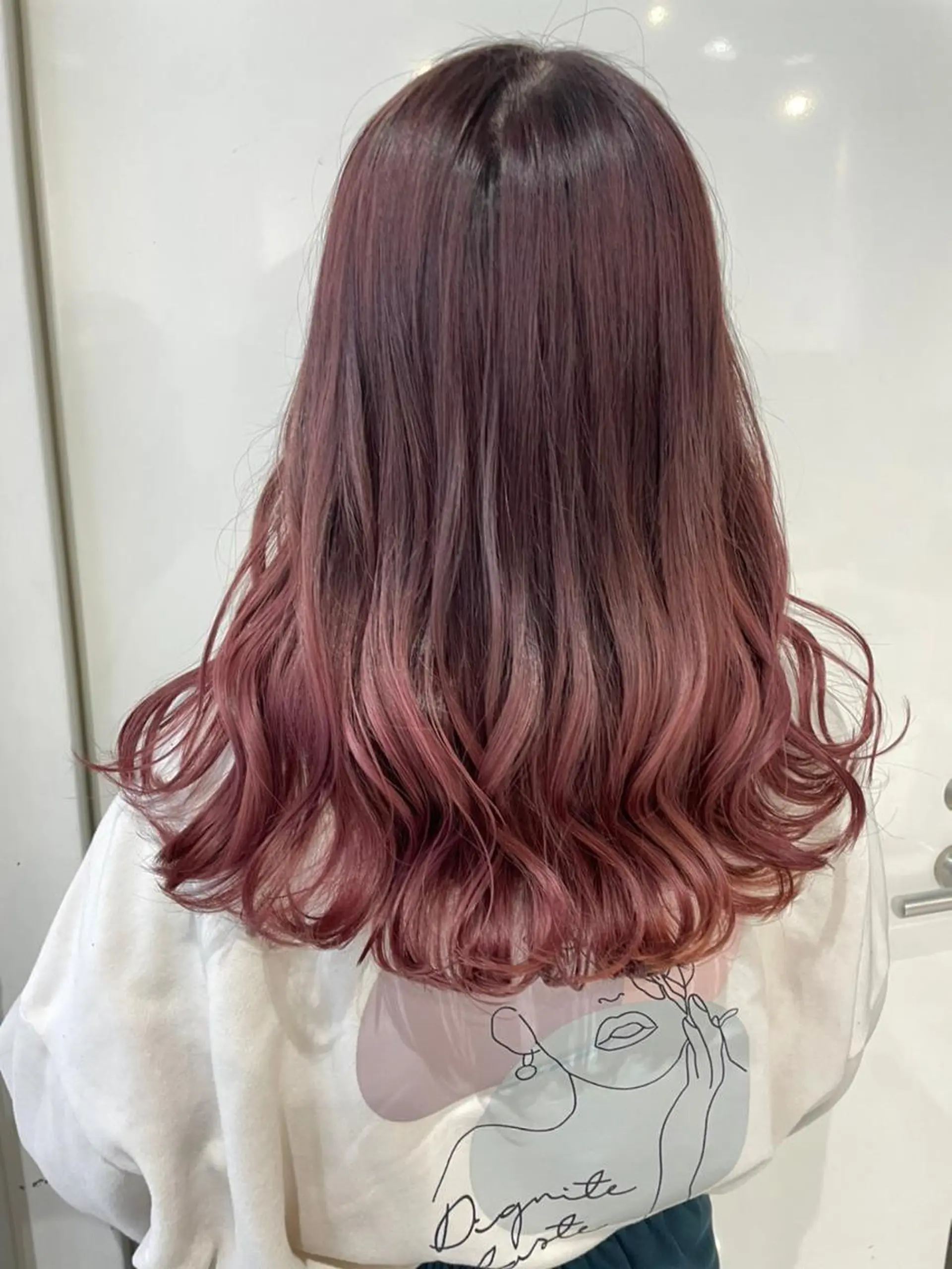 カラー セミロング ワンレンボブ アディクシーカラー アッシュ ベージュカラー ブリーチ 公式 Ease by amble luxeのヘアスタイル