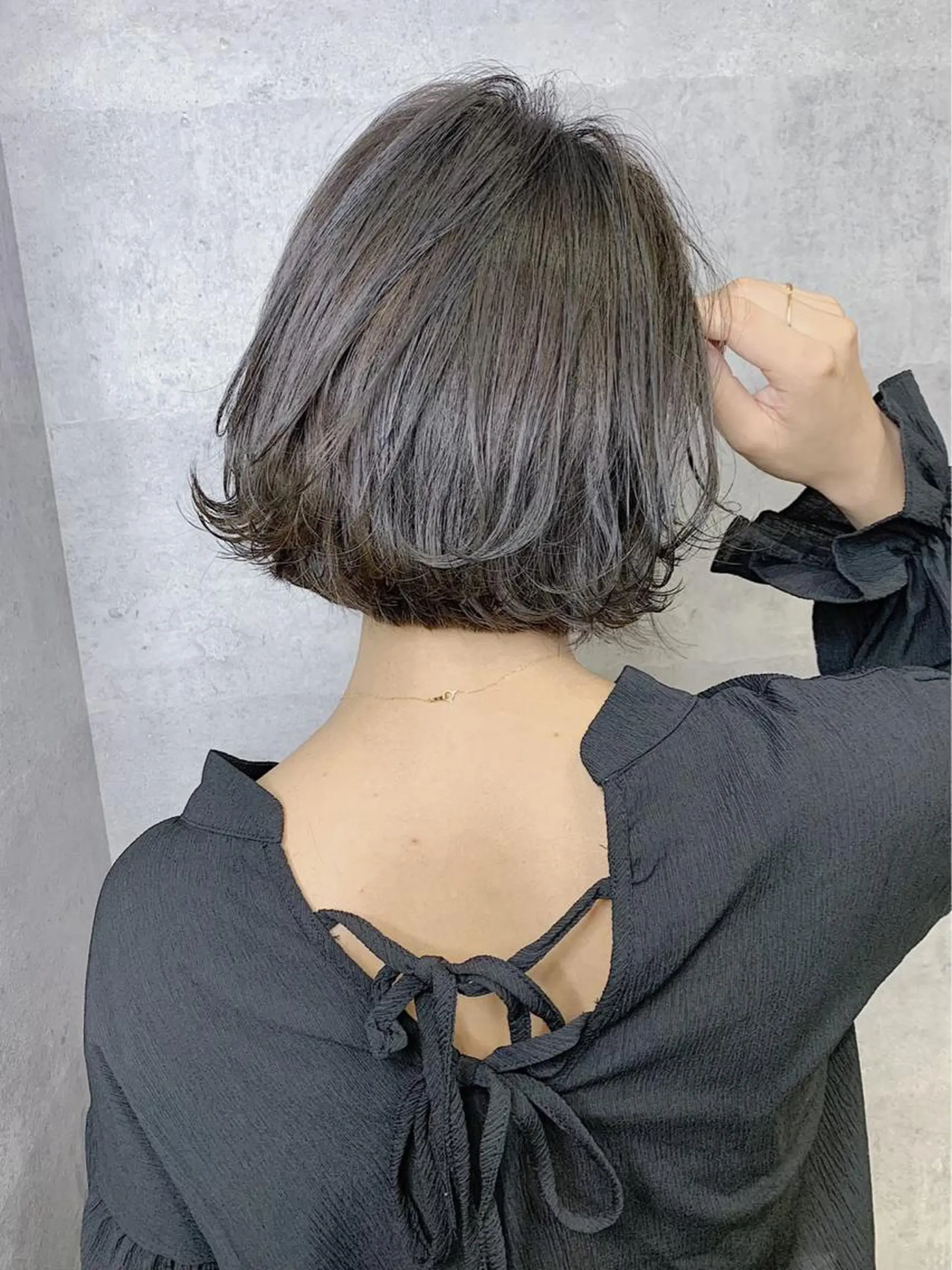 ミディアム カット ヘアカラー アンダーバーホワイト 堺東店のヘアスタイル