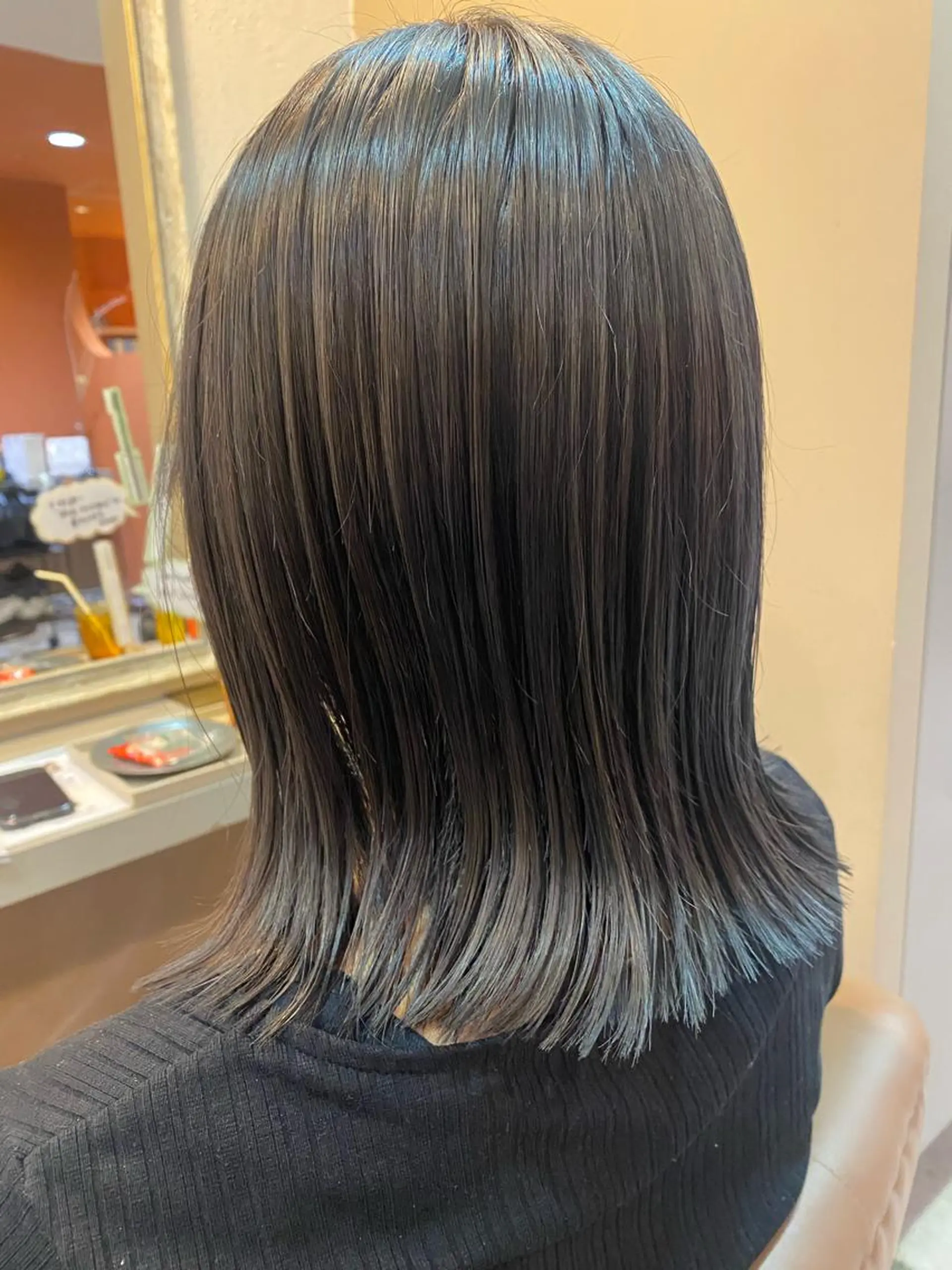 セミロング アッシュ カット ヘアカラー 艶髪　透明感カラー 田中伶奈のヘアスタイル