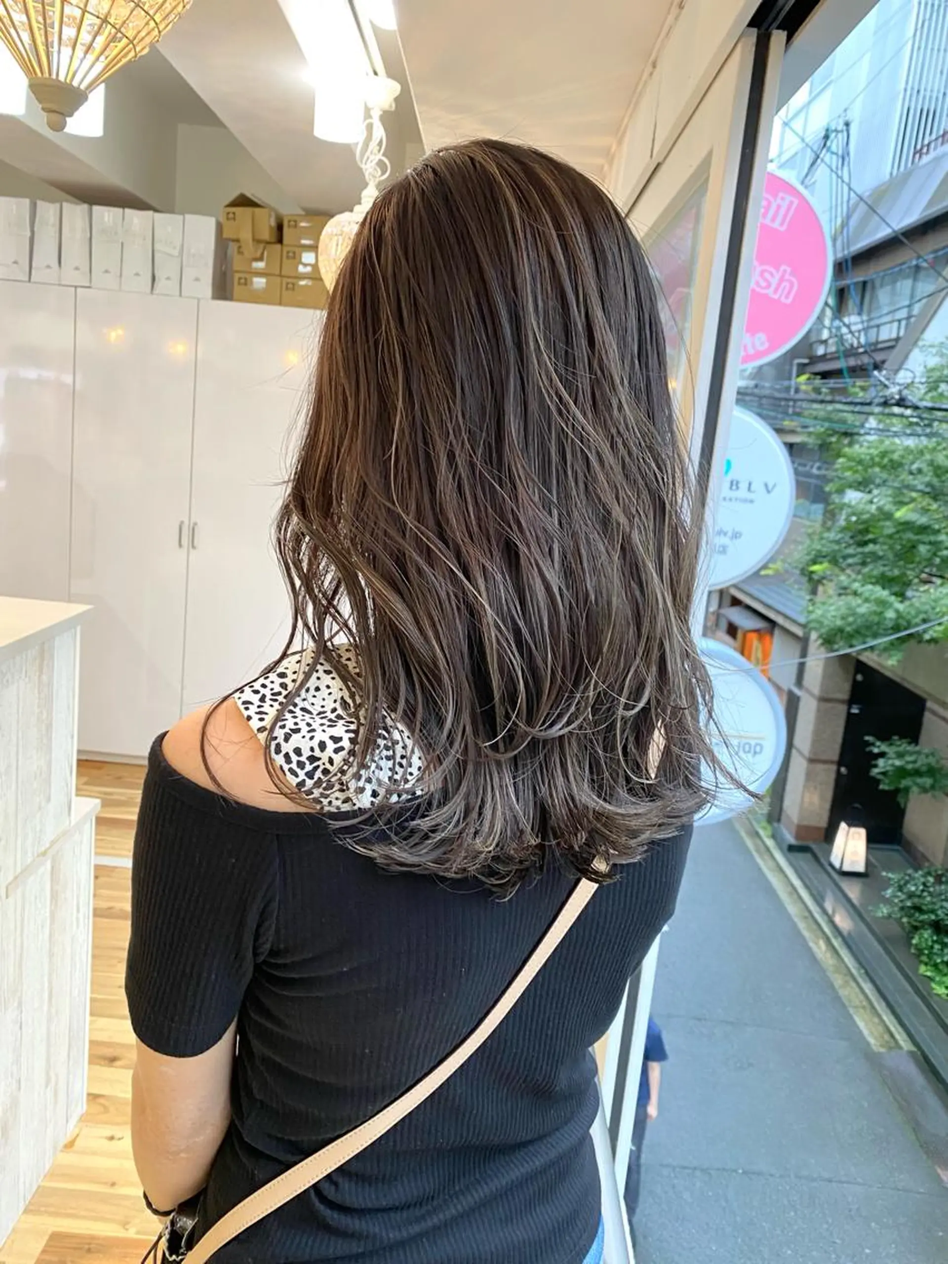 セミロング カット ヘアカラー 岩尾 凪のヘアスタイル
