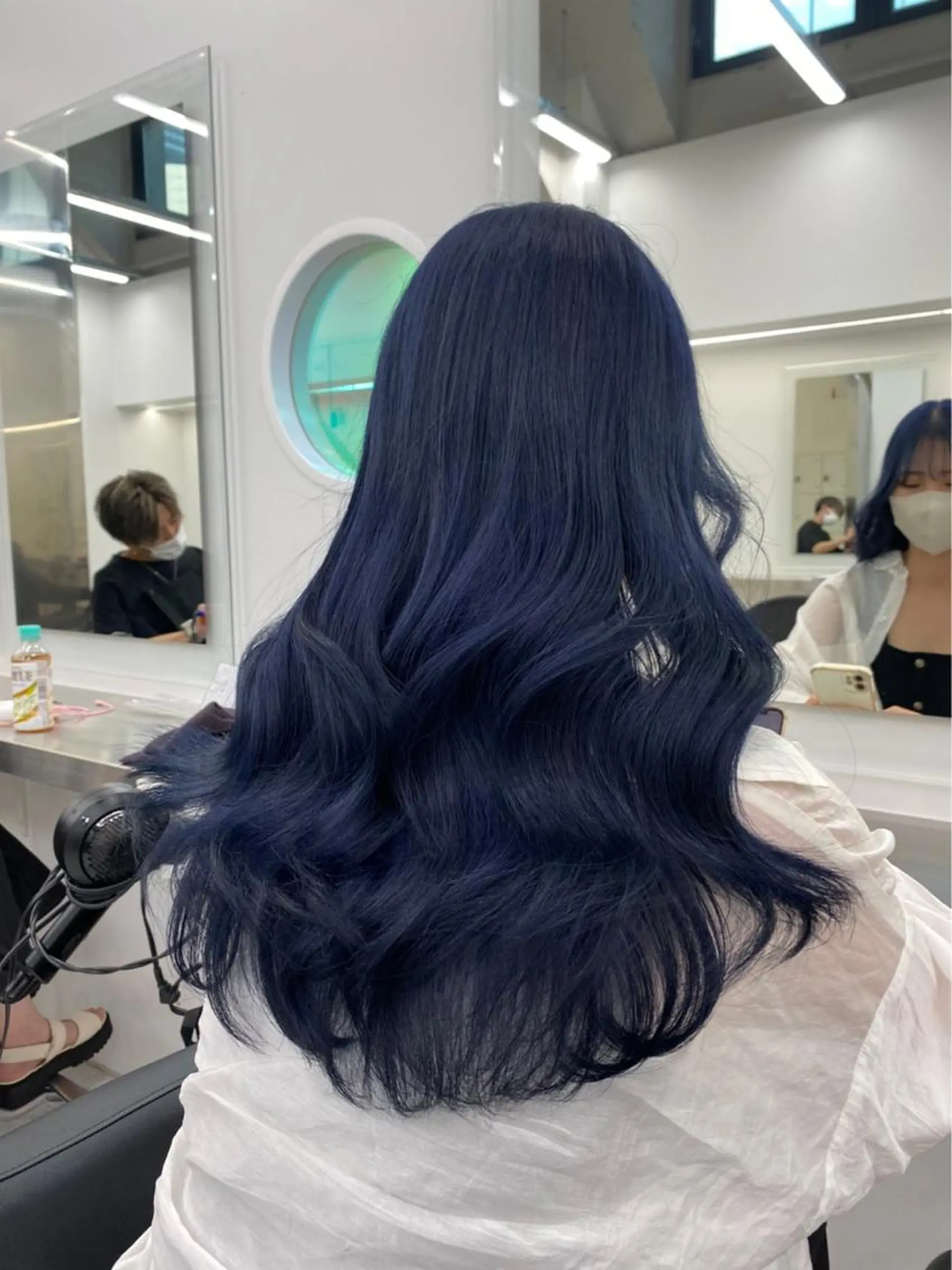 セミロング カラー ヘアアレンジ 🩵色落ち可愛い 寒色カラー🩵のヘアスタイル