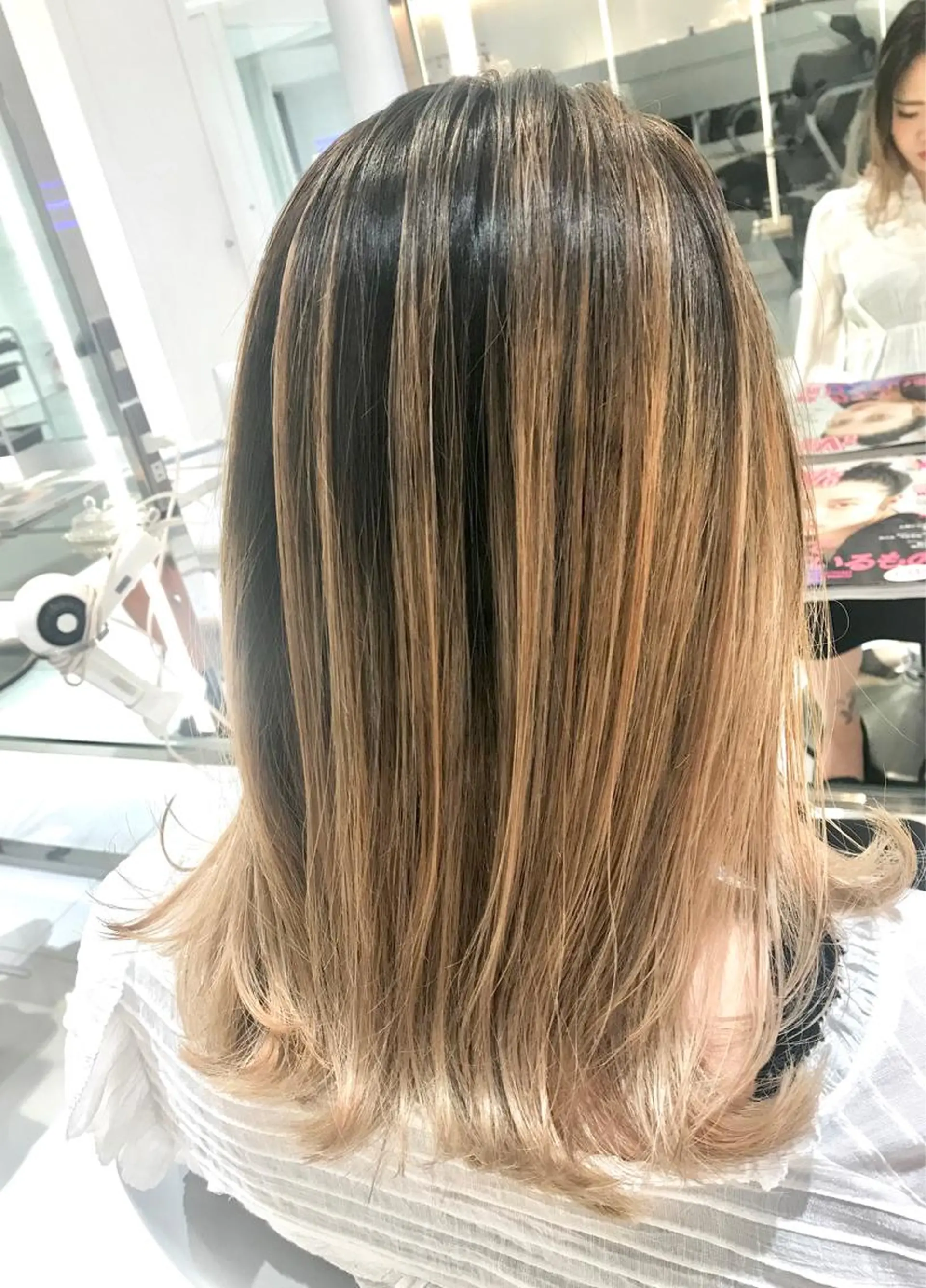 ミディアム レイヤーカット 加藤 憂のヘアスタイル