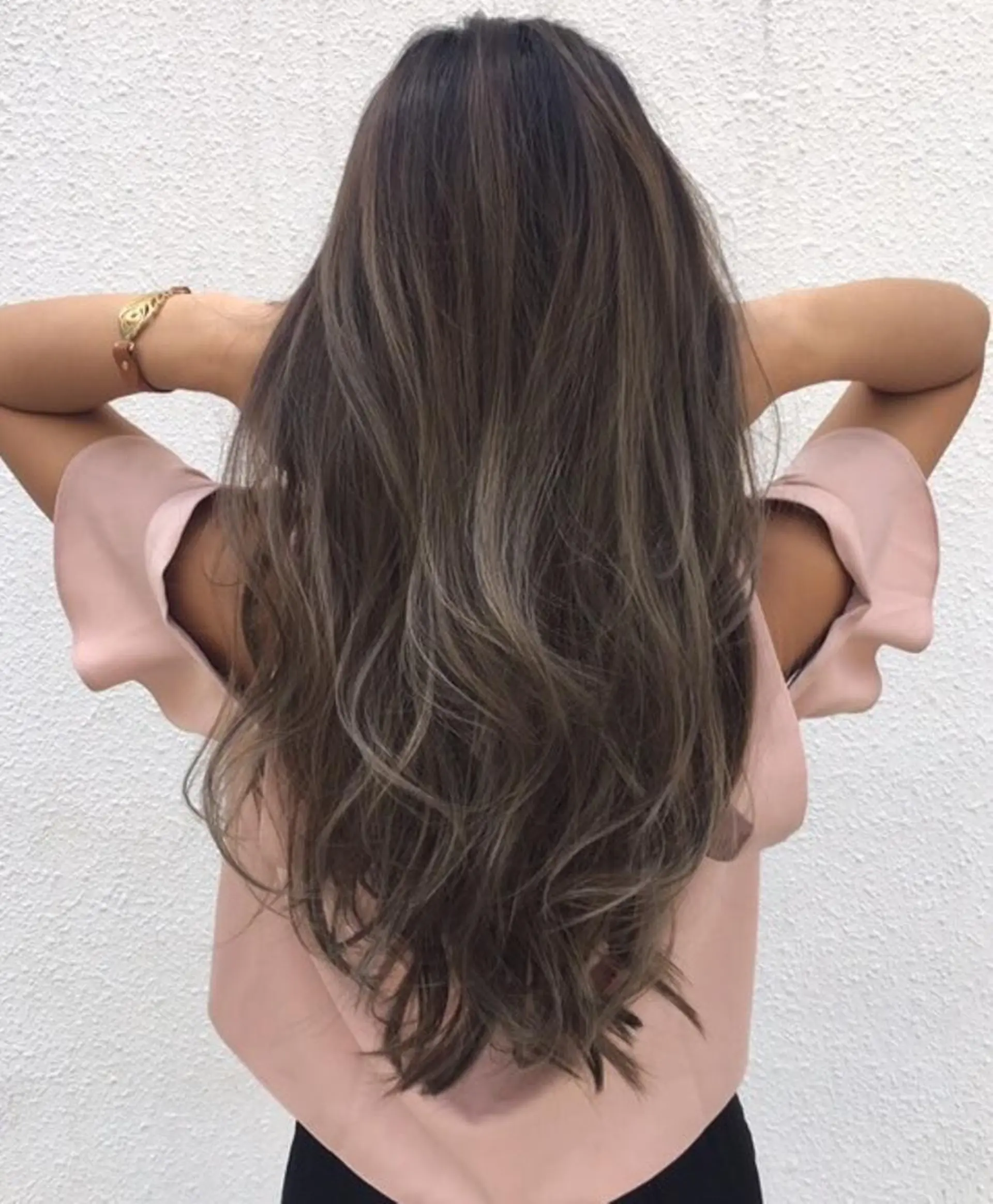 ロング カラー ヘアアレンジ アッシュ ベージュカラー 透明感カラー ハイライトカラー 外国人風カラー ブリーチ＆カラーが 得意☀️望月宣雄☀️のヘアスタイル