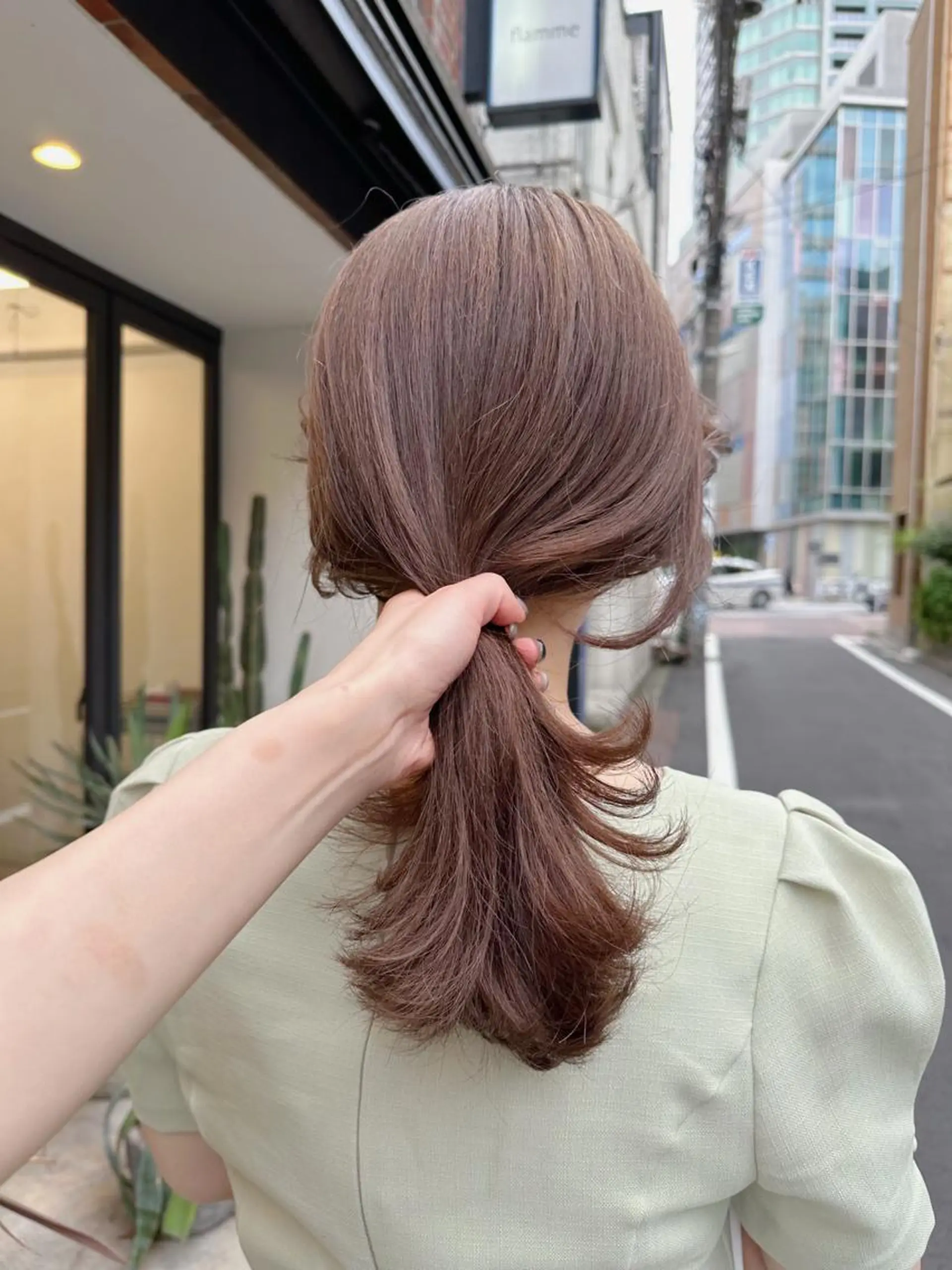 セミロング カラー ブリーチ ブラウンカラー ダブルカラー ミルクティーブラウン ブリーチなしカラー ヘアカラー トリートメント Flamme Annaのヘアスタイル