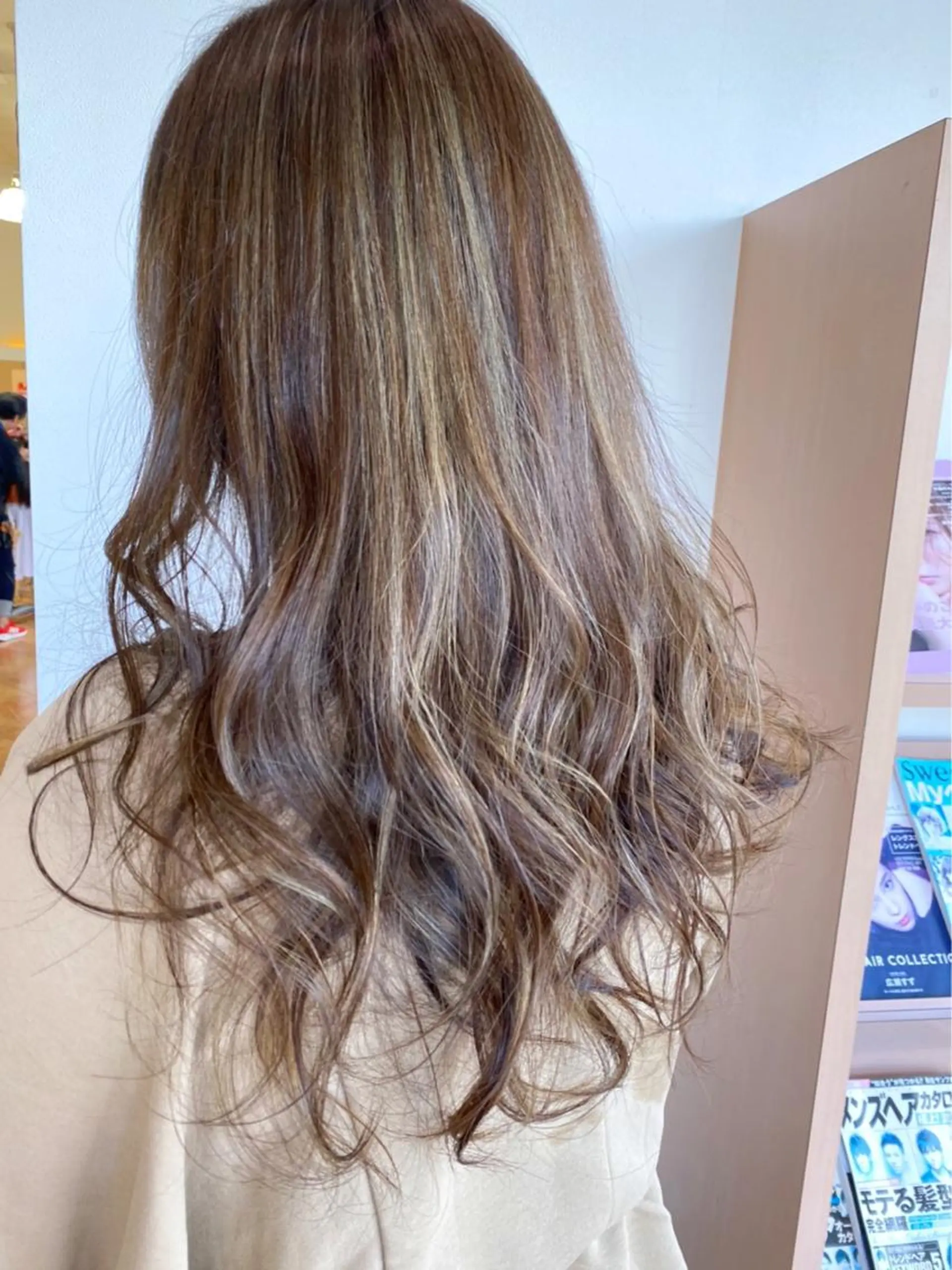 ロング ハイライト ヘアカラー トリートメント karen ☺︎のヘアスタイル