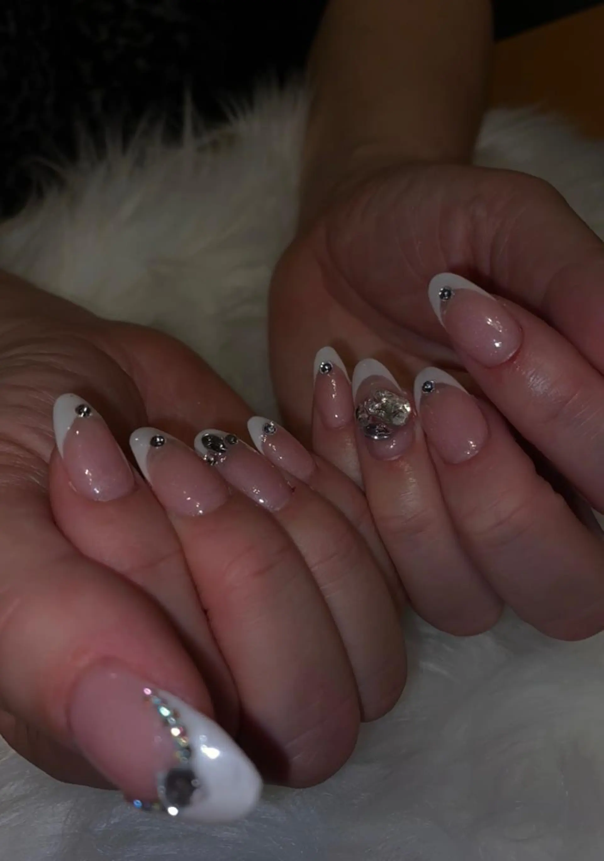 ネイル アートネイル フレンチネイル シルバー ストーンネイル Ru nail♡のネイルデザイン