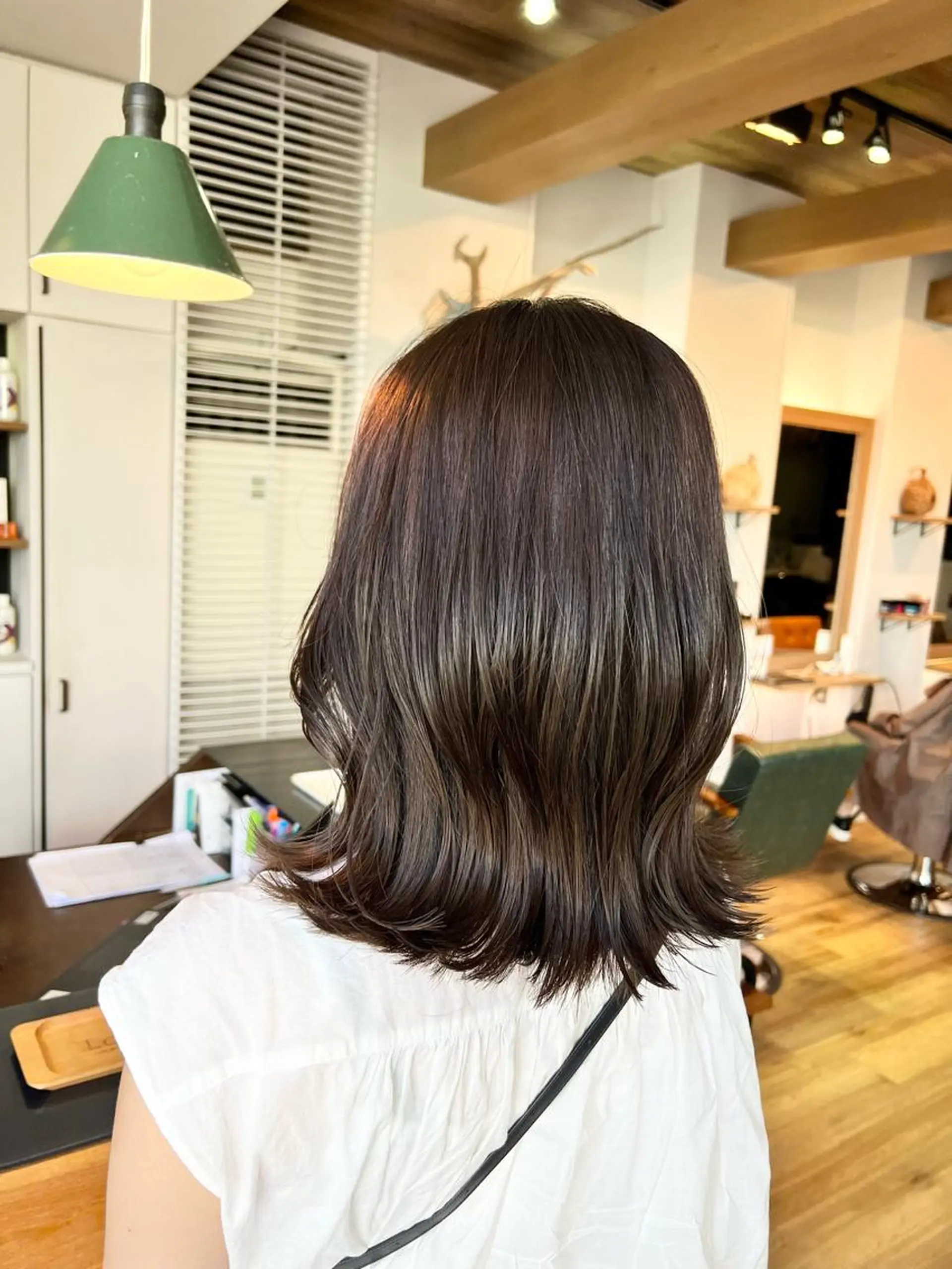 ミディアム カラー グレージュ ボブ 堀 望美のヘアスタイル