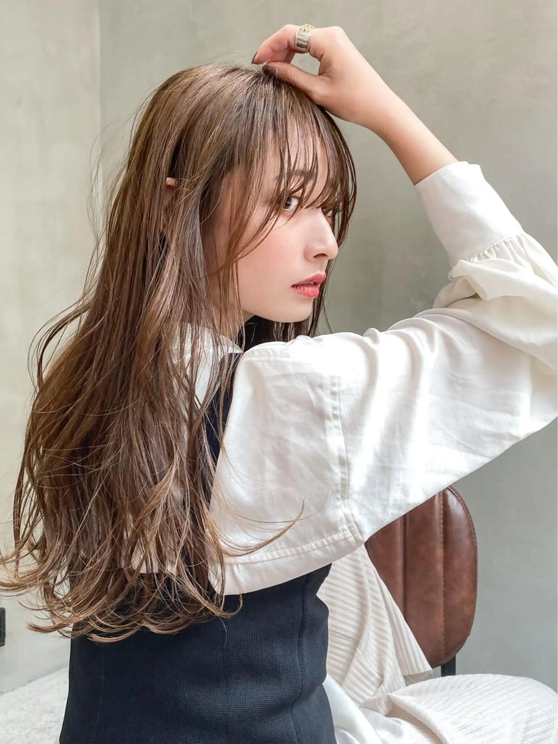 ロング カラー 🌟小顔レイヤー× 赤み消し透明感カラーのヘアスタイル