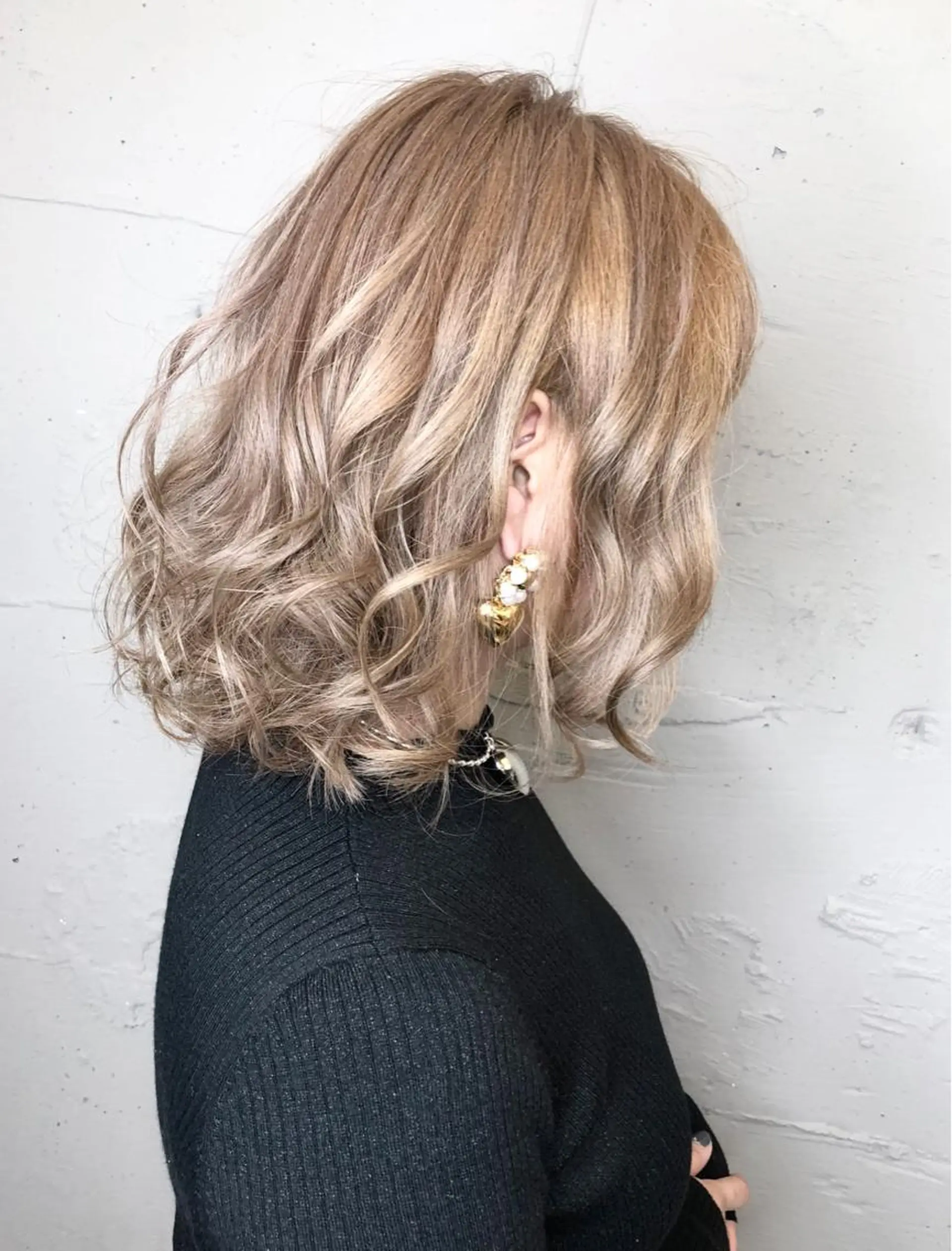 ミディアム カラー アディクシーカラー ベージュカラー 黒髪 ブリーチ ブルーカラー ヘアカラー 成城美容室 YOSHIMURAのヘアスタイル