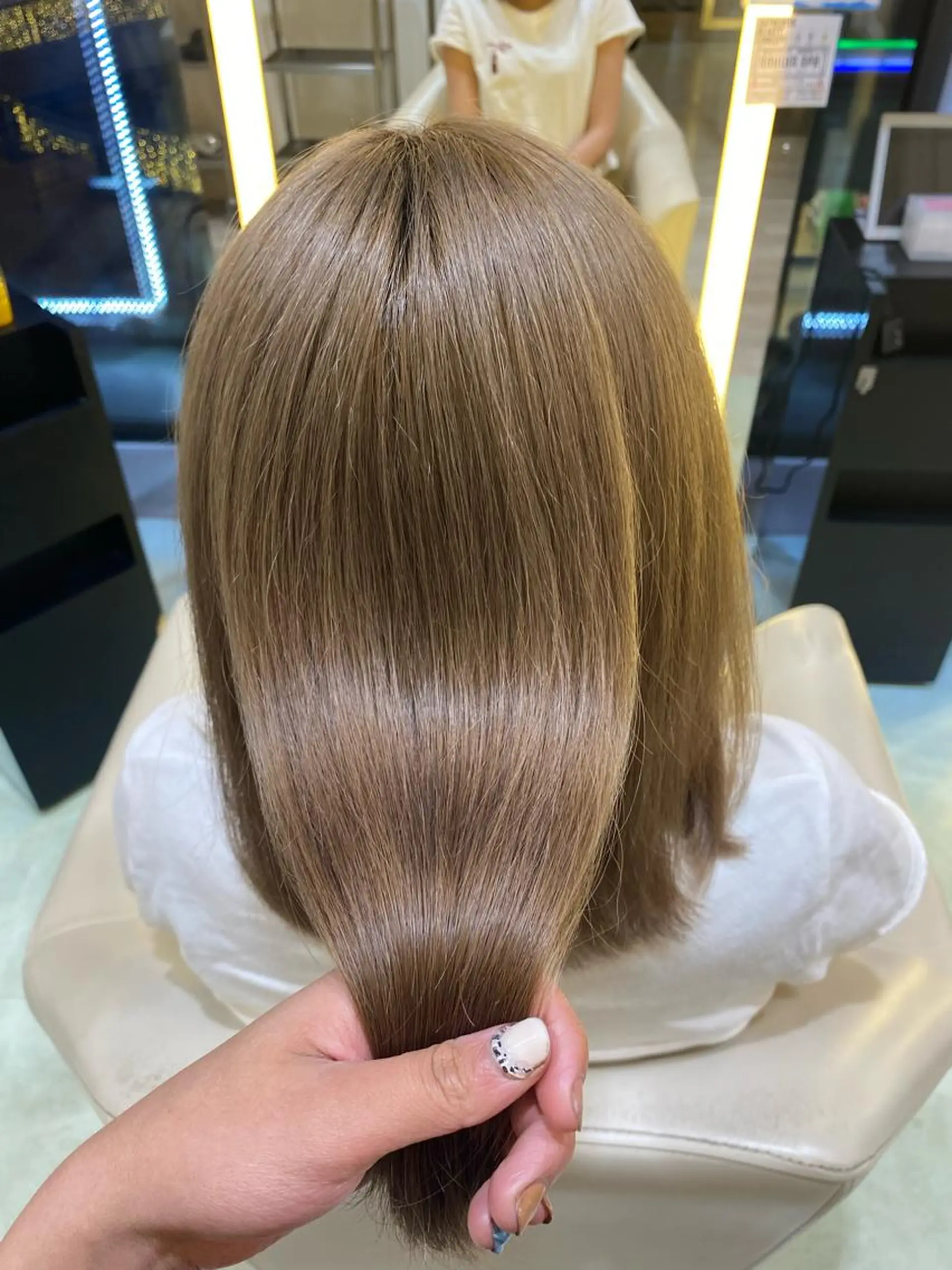 ミディアム 透明感カラー/ レイヤーkotonoのヘアスタイル