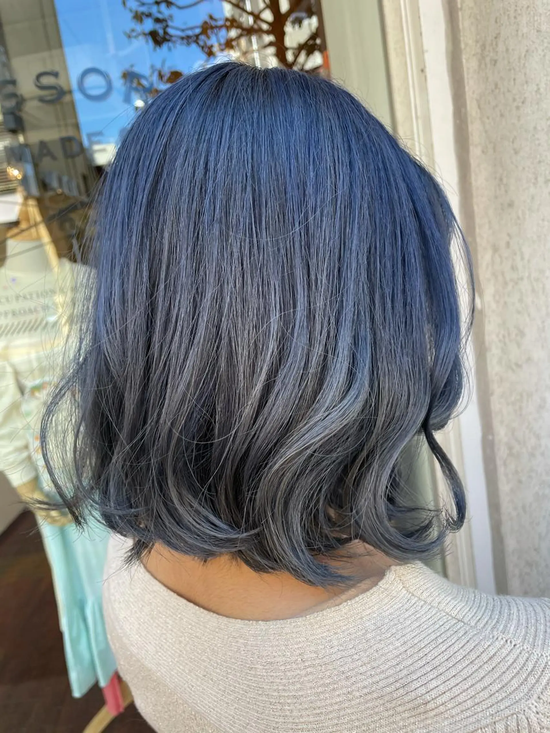 ミディアム カラー ネイビーカラー シルバー ヘアカラー トリートメント CoCooN 店長 さのえみのヘアスタイル