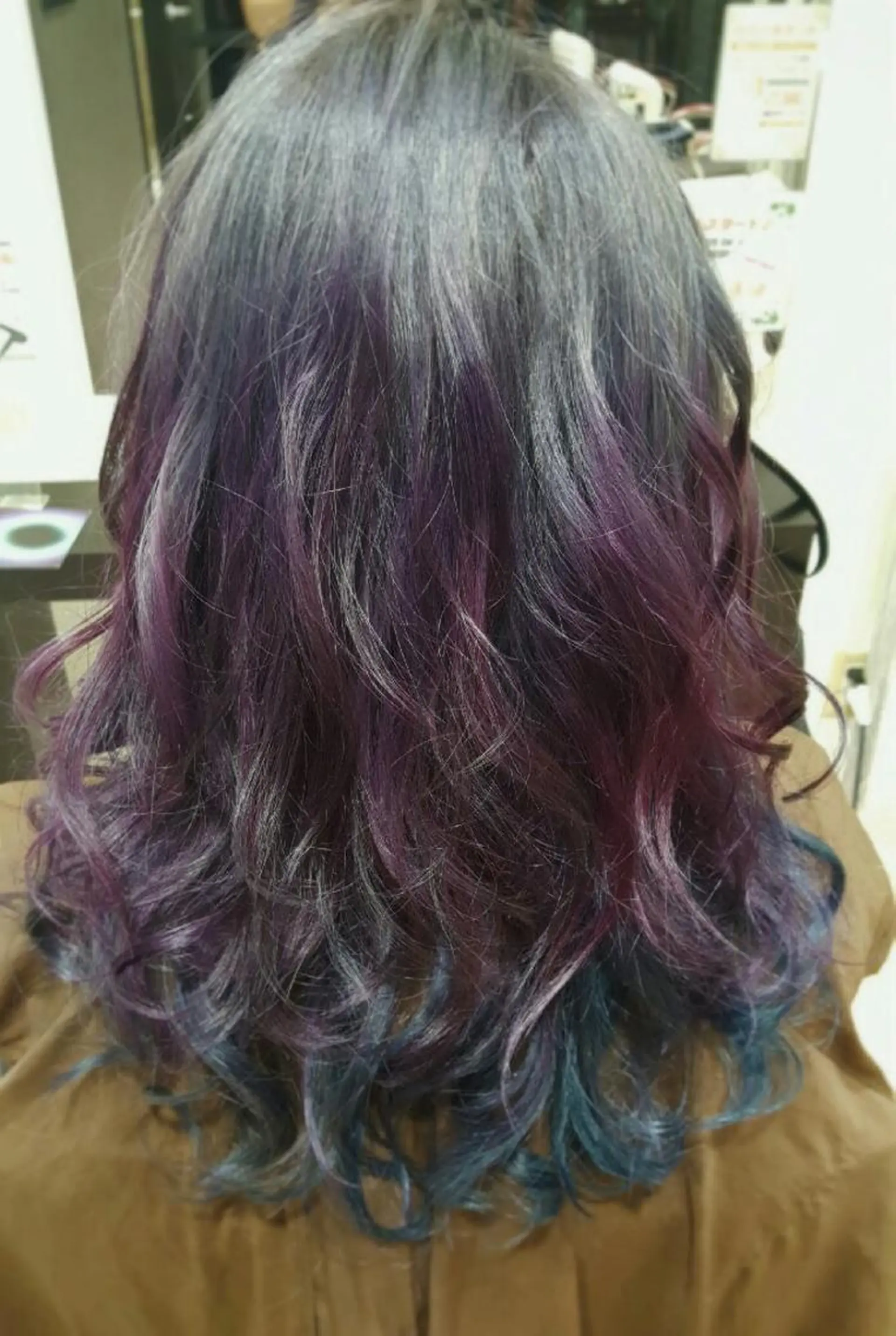 ミディアム カラー ヘアアレンジ ブリーチ ブルーカラー バイオレットカラー 秋山 幸太のヘアスタイル