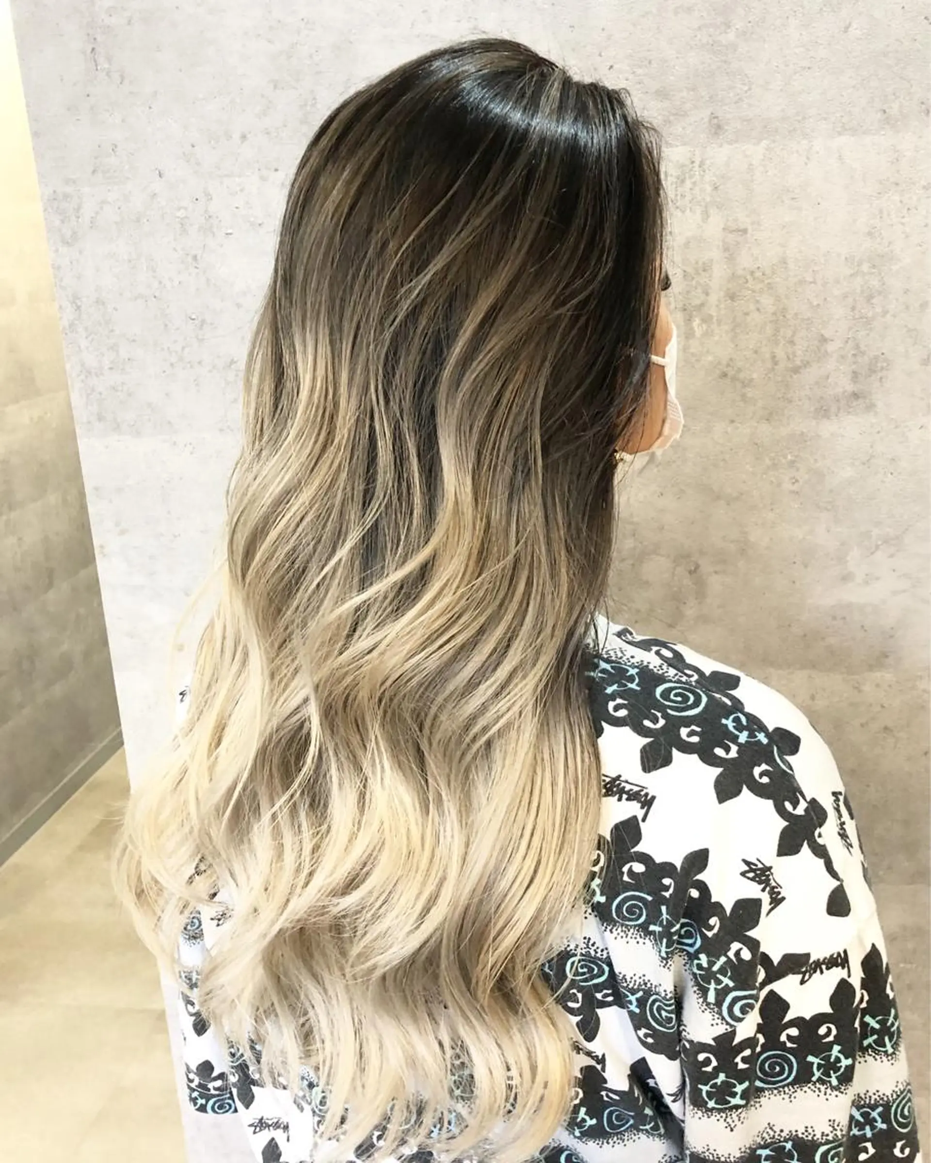 ロング カラー ブリーチ ブロンド ケアブリーチ トリートメント 髪質改善で 憧れの潤艶美髪にのヘアスタイル