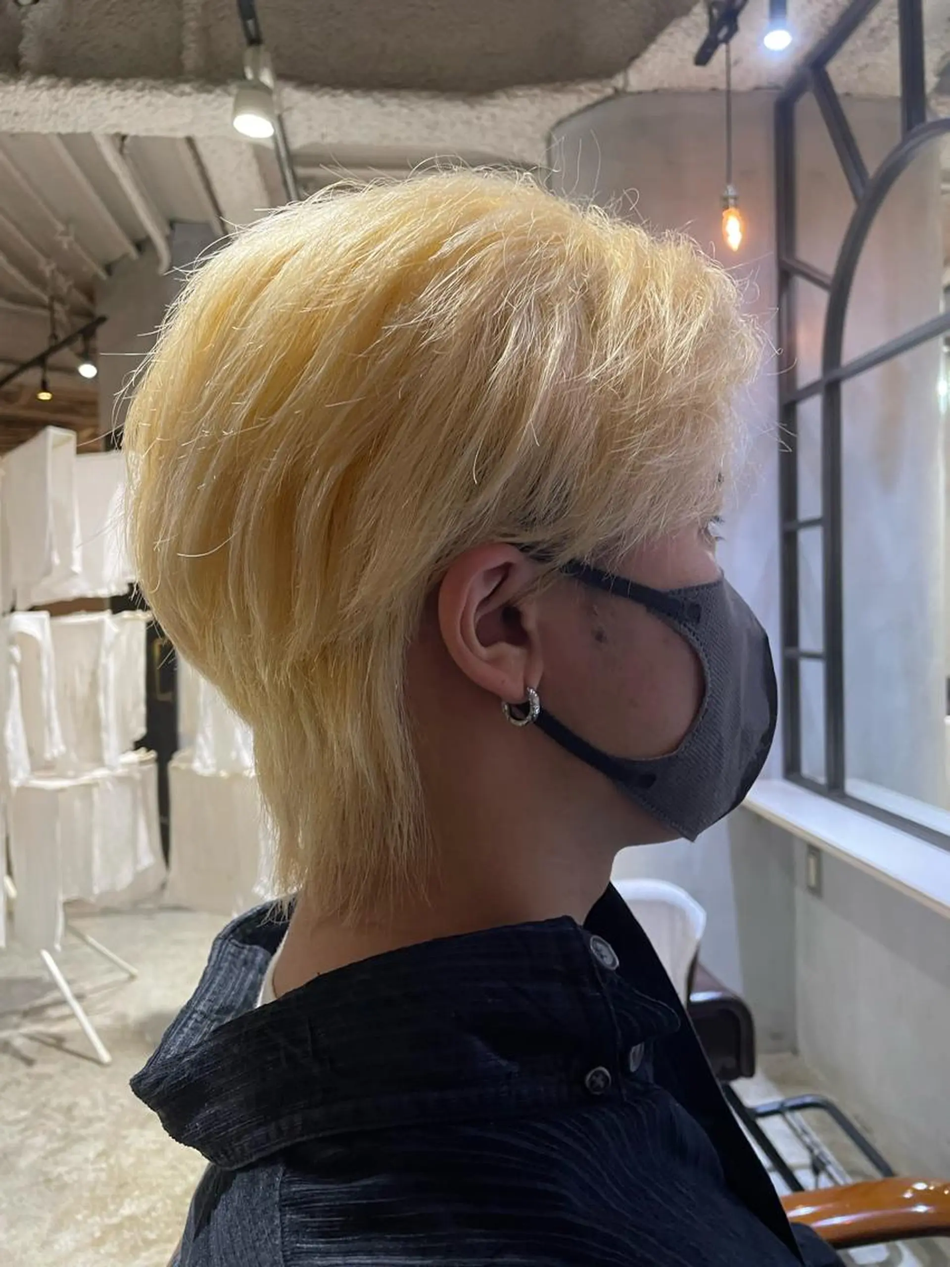 カラー メンズ メンズハイトーン メンズウルフカット ハイトーンカラー ウルフカット マンツーマン 髪質改善　工藤のヘアスタイル