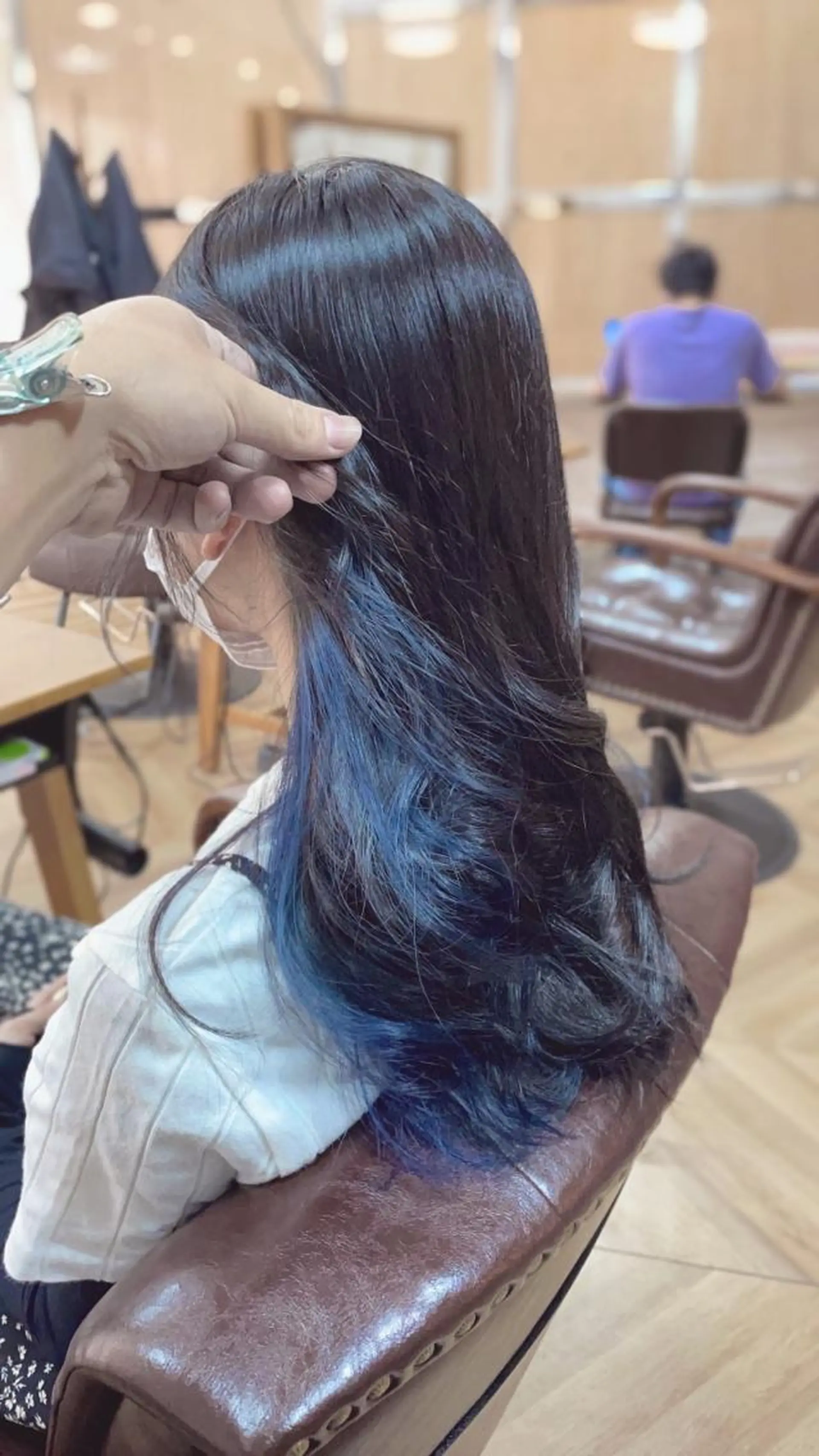 セミロング カラー アディクシーカラー ブリーチ ブルーカラー ブルージュ ケアブリーチ ヘアカラー 菊池 貢平のヘアスタイル