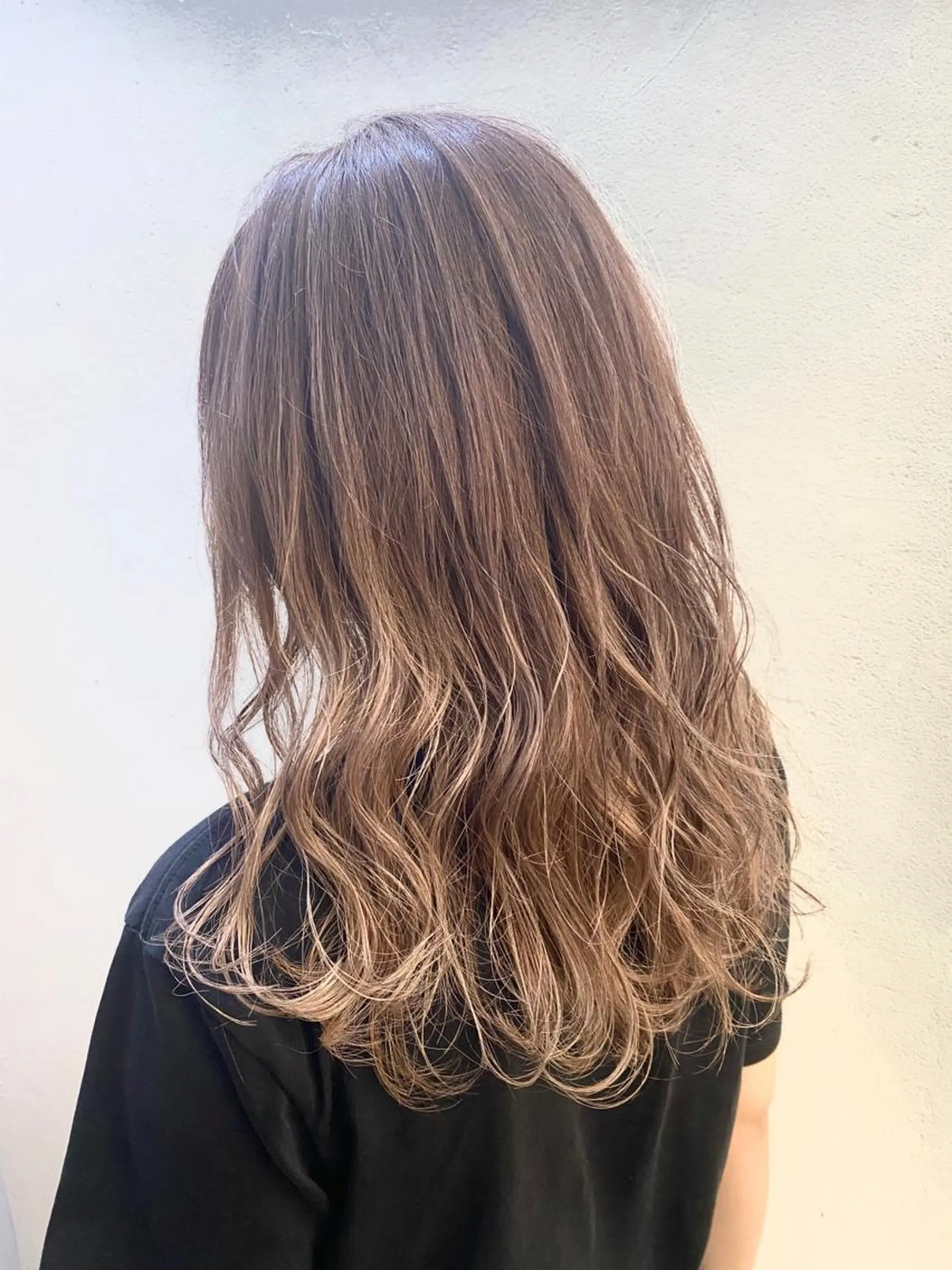 セミロング カラー パーマ バレイヤージュ ハイライトカラー イルミナカラー ハイライト レイヤーカット カット ヘアカラー トリートメント 艶髪カラー&ウルフ フルカワ ヒロズミのヘアスタイル