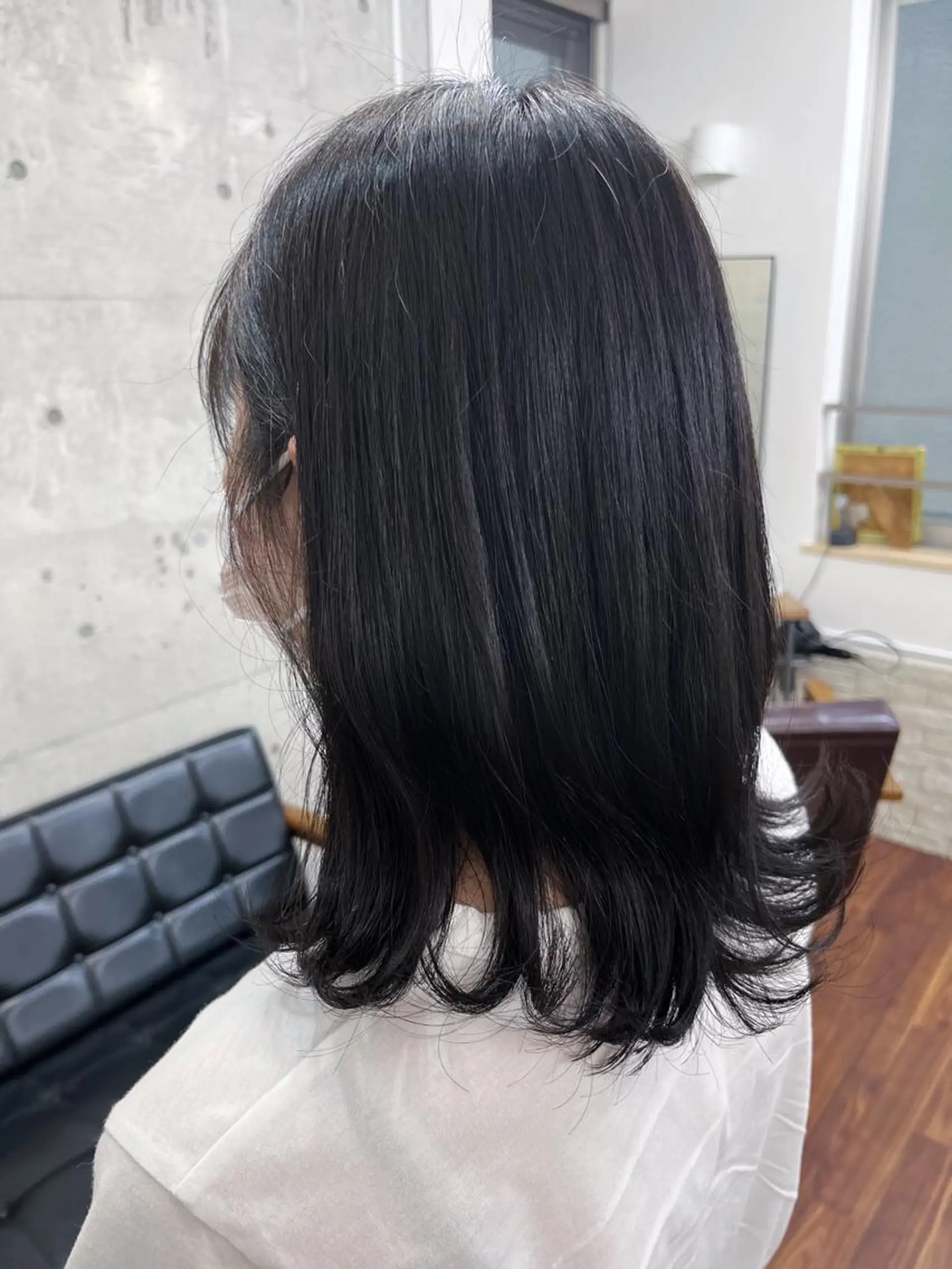 ミディアム カラー アッシュ ブルーカラー ブルーアッシュ カット ヘアカラー トリートメント MeL 横浜/ ＭＩＨＯのヘアスタイル