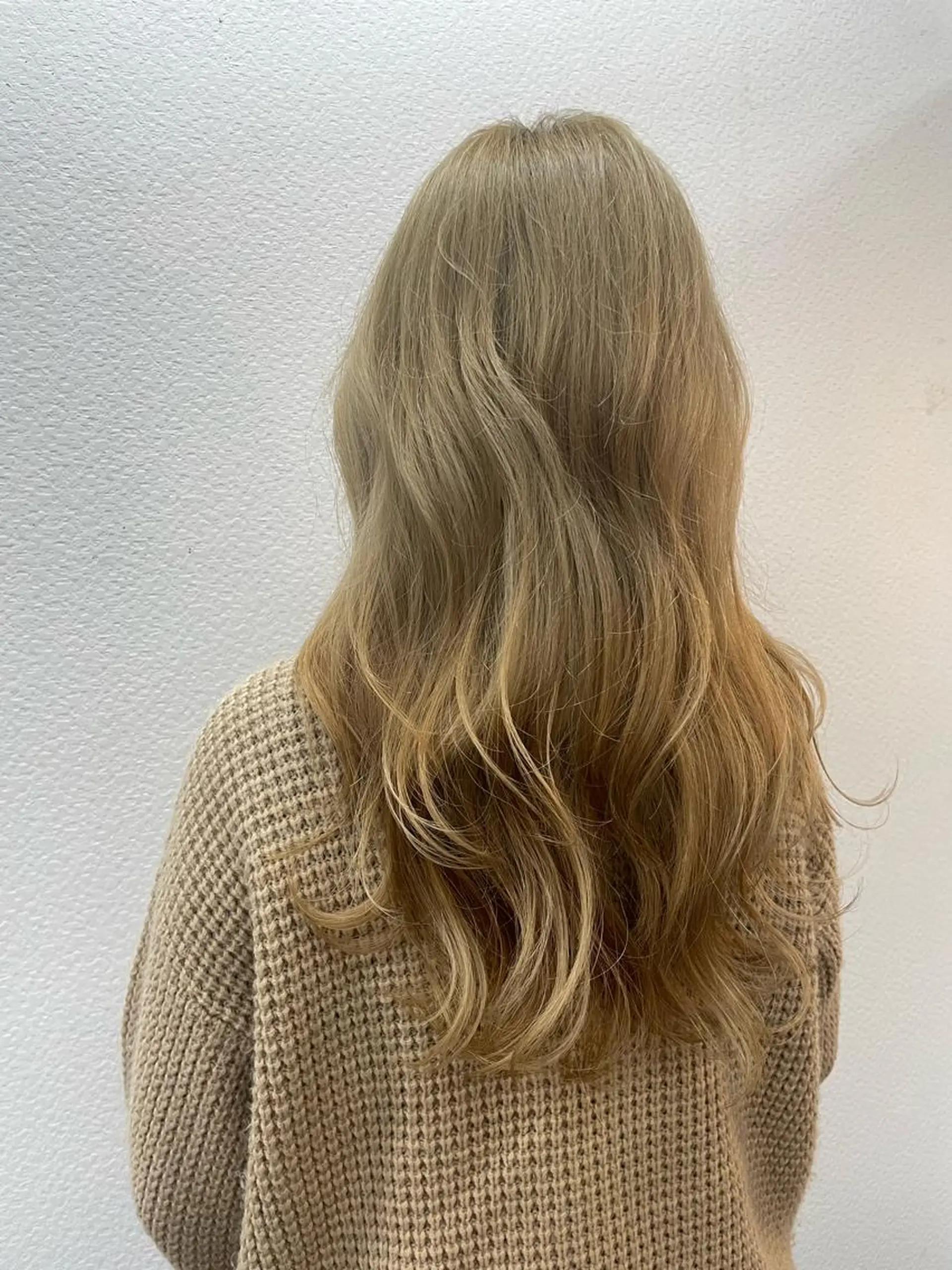 ロング レイヤーカット RILOHANA 宮平のヘアスタイル