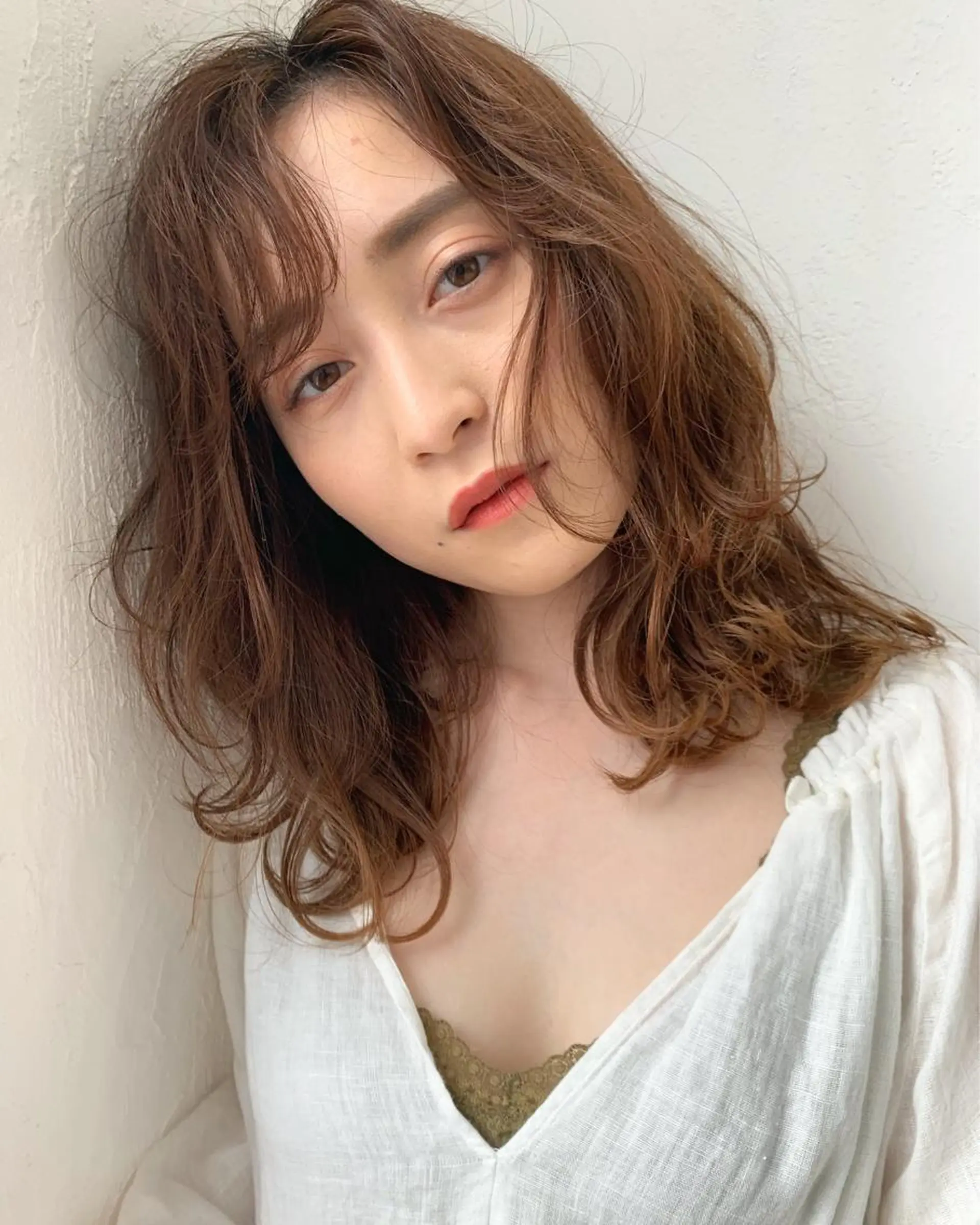 ミディアム カラー レイヤーカット 立川 奈那子のヘアスタイル