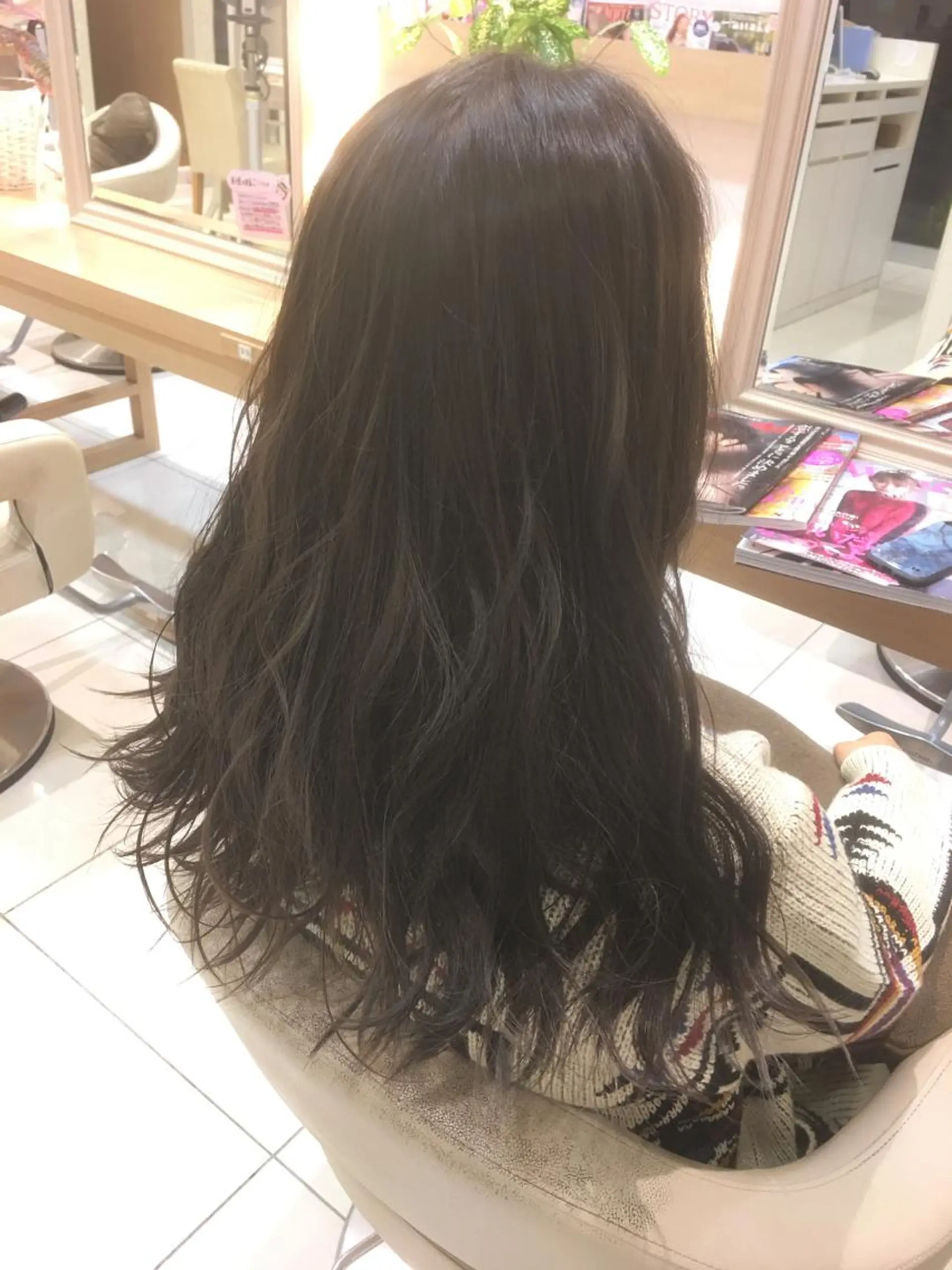 セミロング カラー ハイライトカラー ハイライト 小田原NO1 美容師 飯田飛翔のヘアスタイル