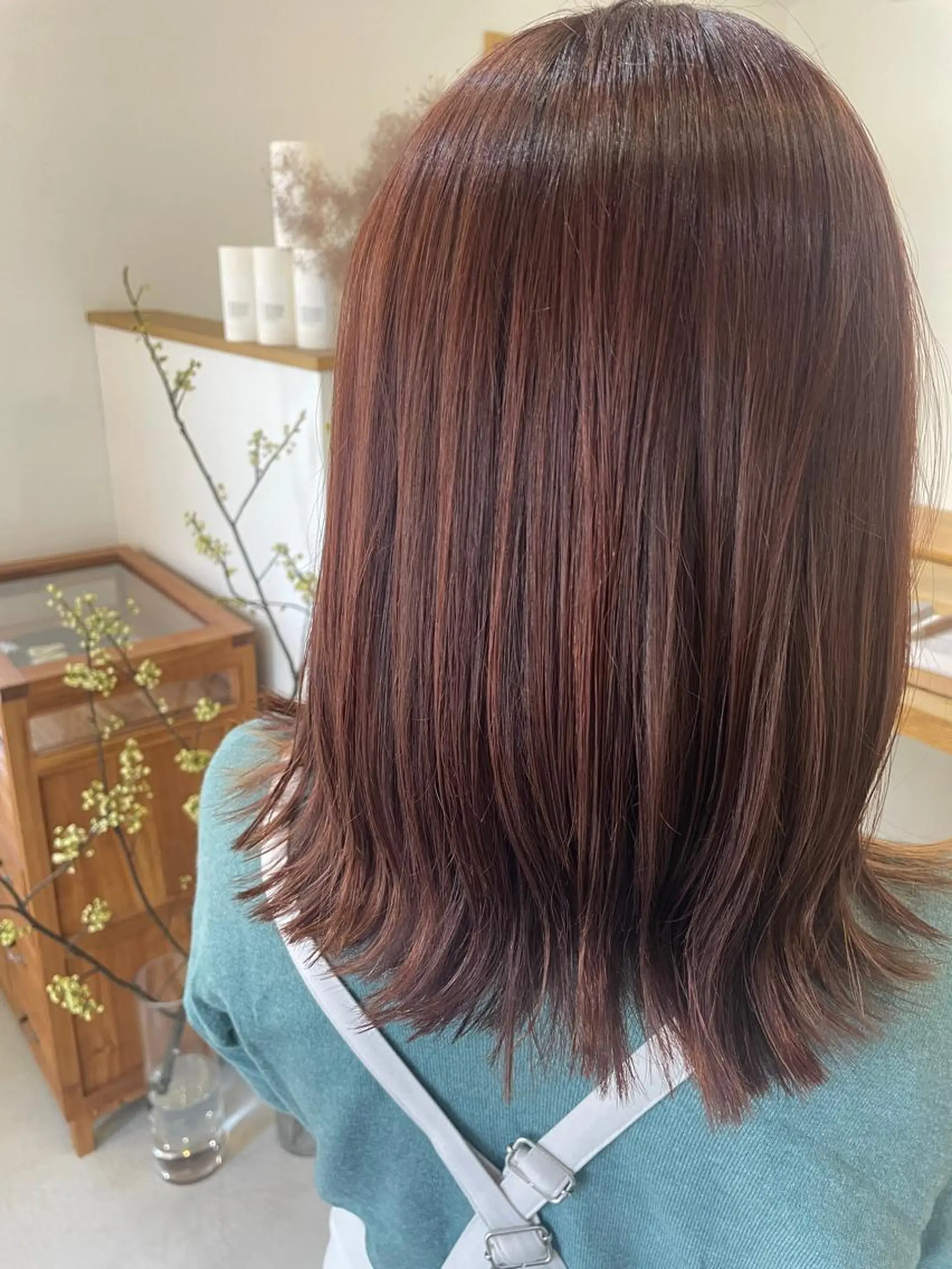 カラー タケウチ サトミのヘアスタイル
