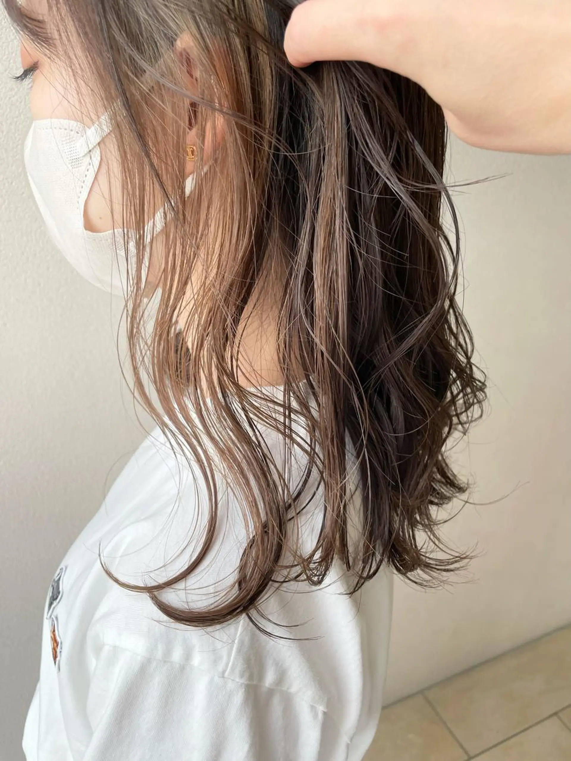 セミロング カラー アッシュ アッシュブラウン ベージュカラー ブラウンカラー イヤリングカラー 沢田 瞳のヘアスタイル